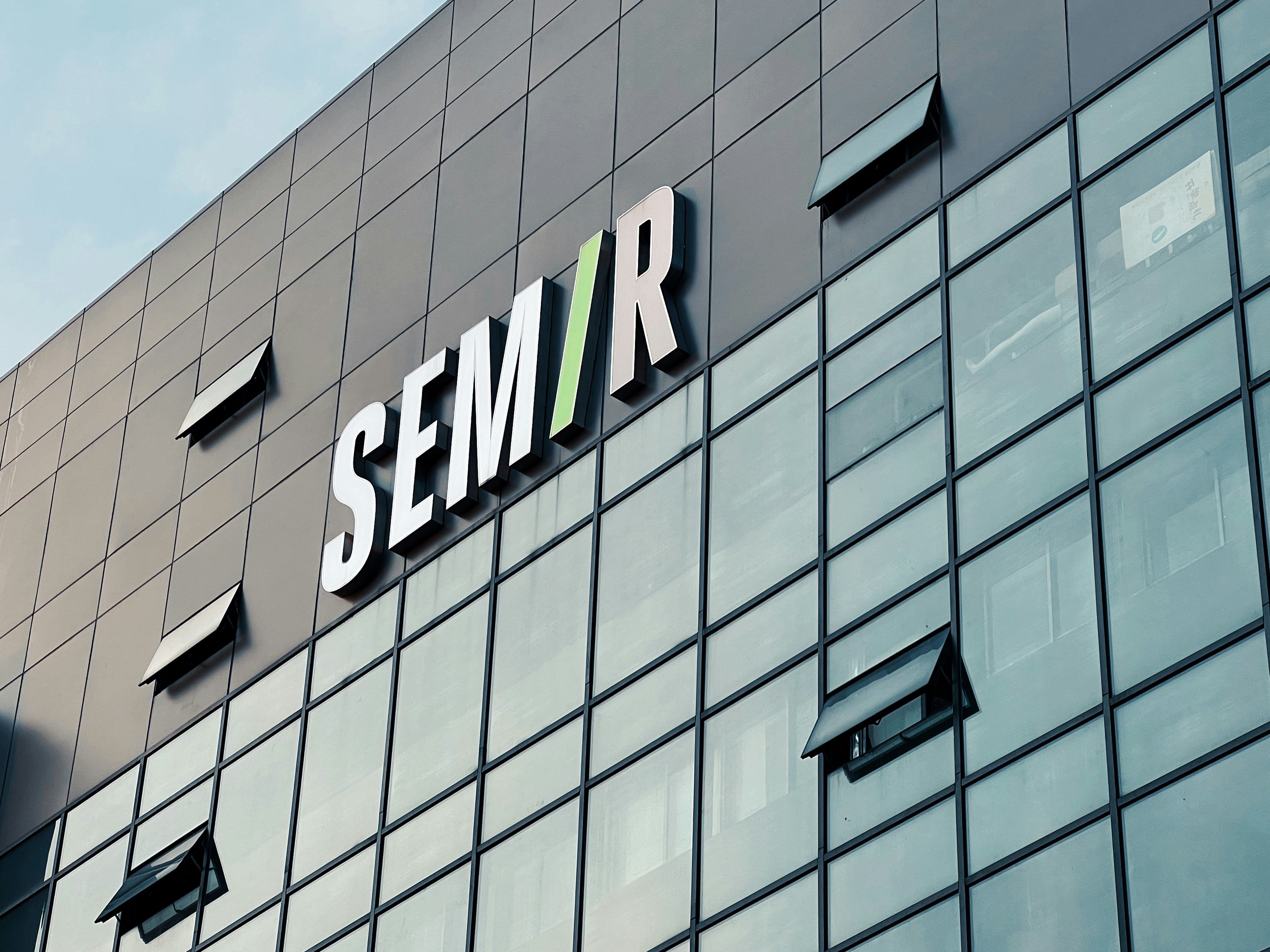 SEMIR: Aprendizaje de Representaciones en Grafos Inducido por Minorías Semánticas para Segmentación Visual