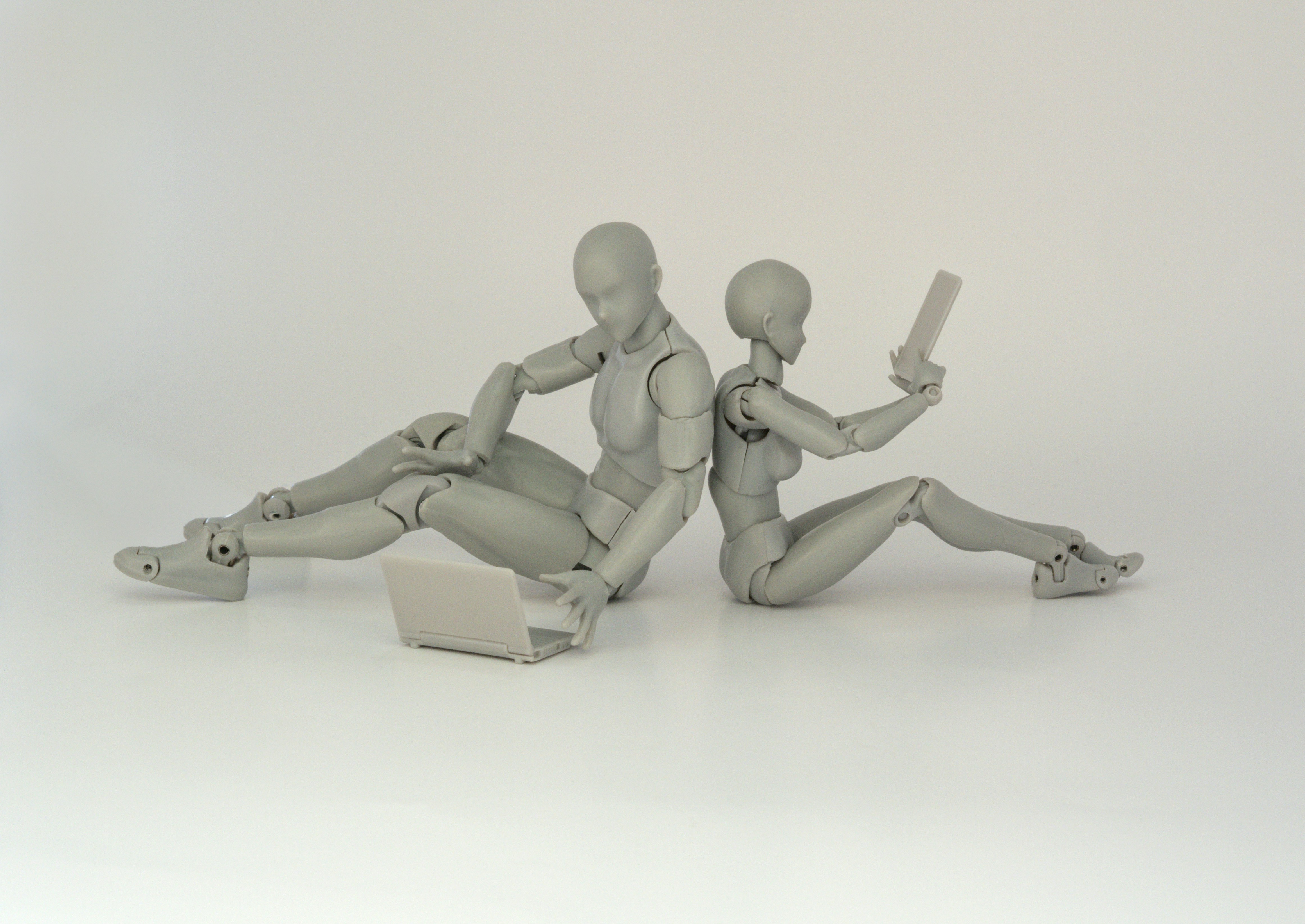 Seguimiento de poses con un modelo de pose base y un filtro de Kalman direccional de conjunto