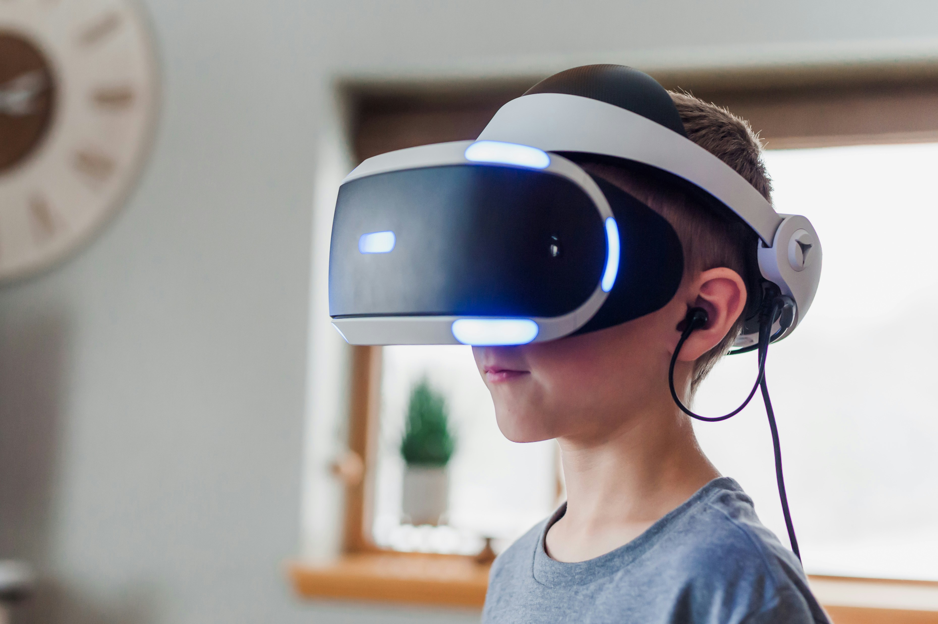 Síntesis de verdad fundamental con LLMs e ICL para emociones en audio