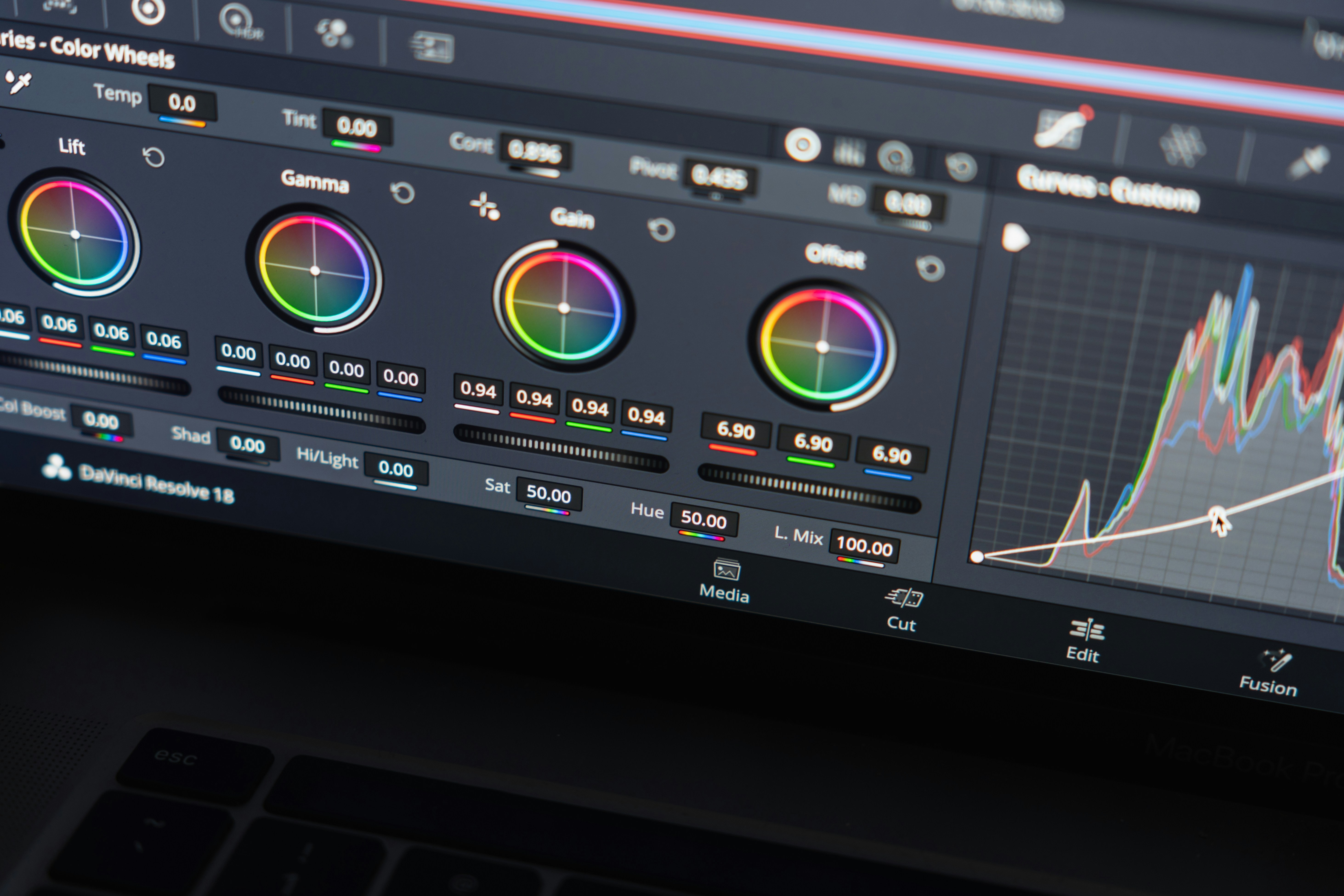 SMGFM: Preentrenamiento Espectral de Grafos Multimodales Atribuidos