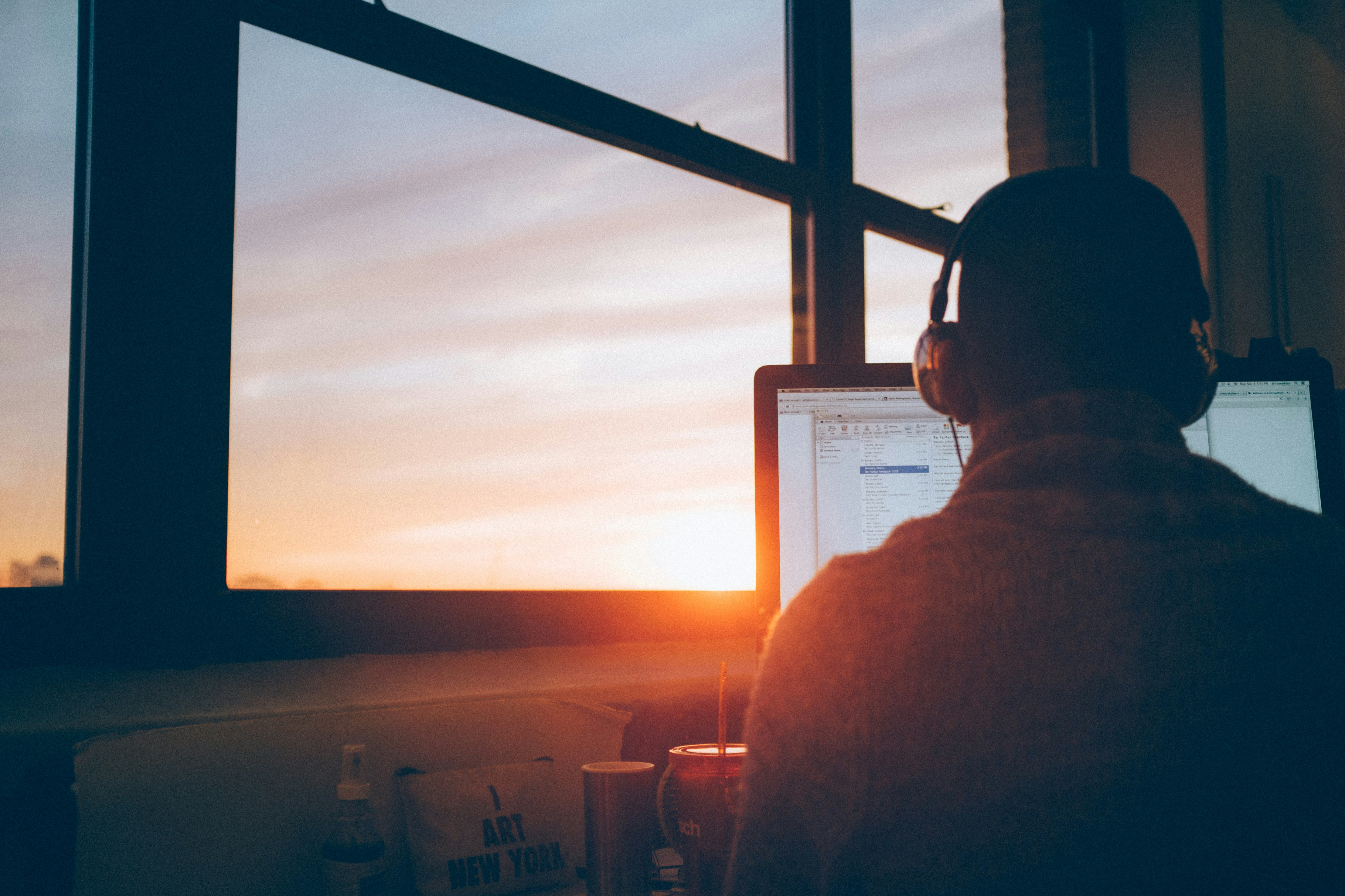 Software a medida para operaciones: ¿compatible con trabajo remoto e híbrido?