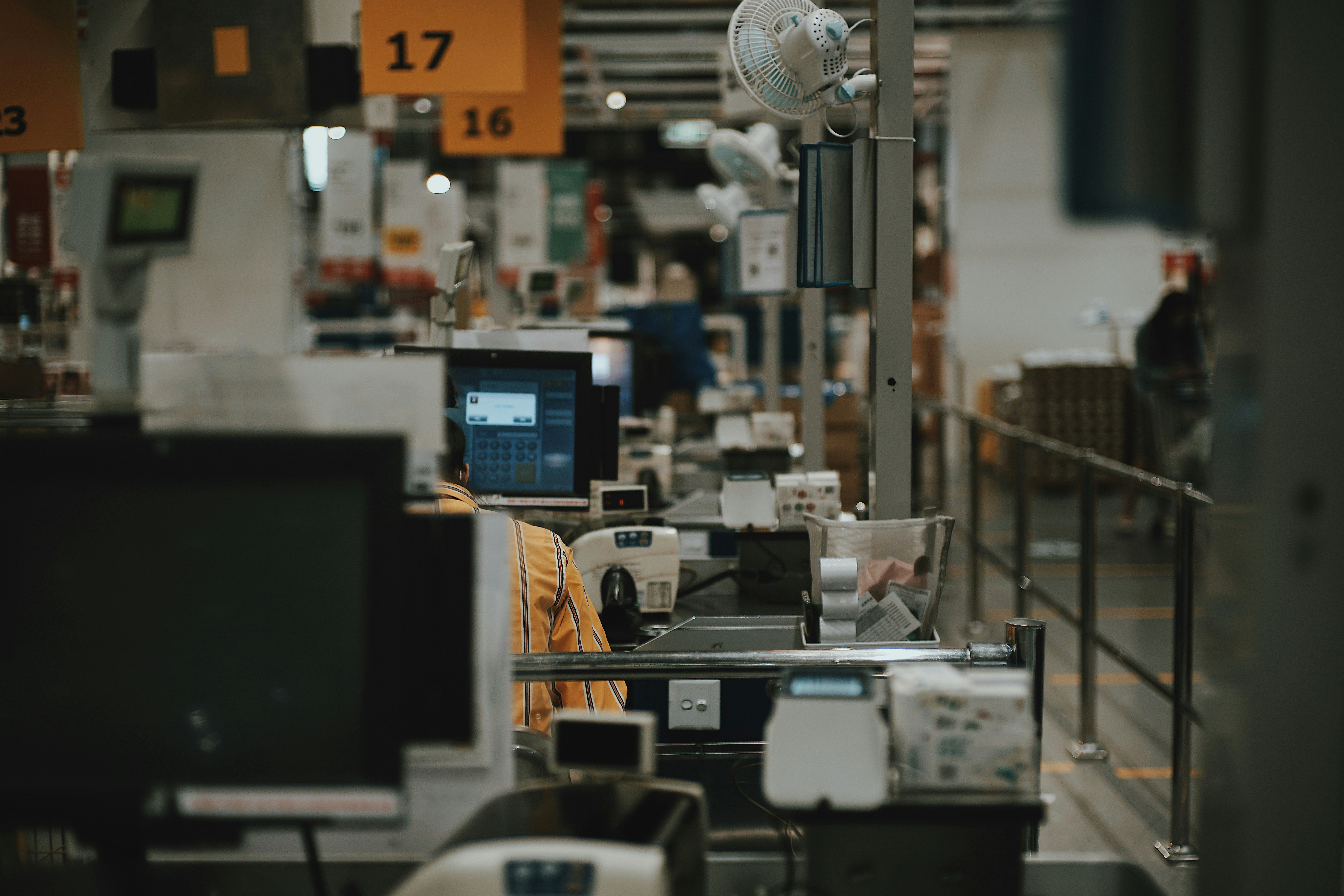 Cómo el software a medida para retail reduce costos operativos