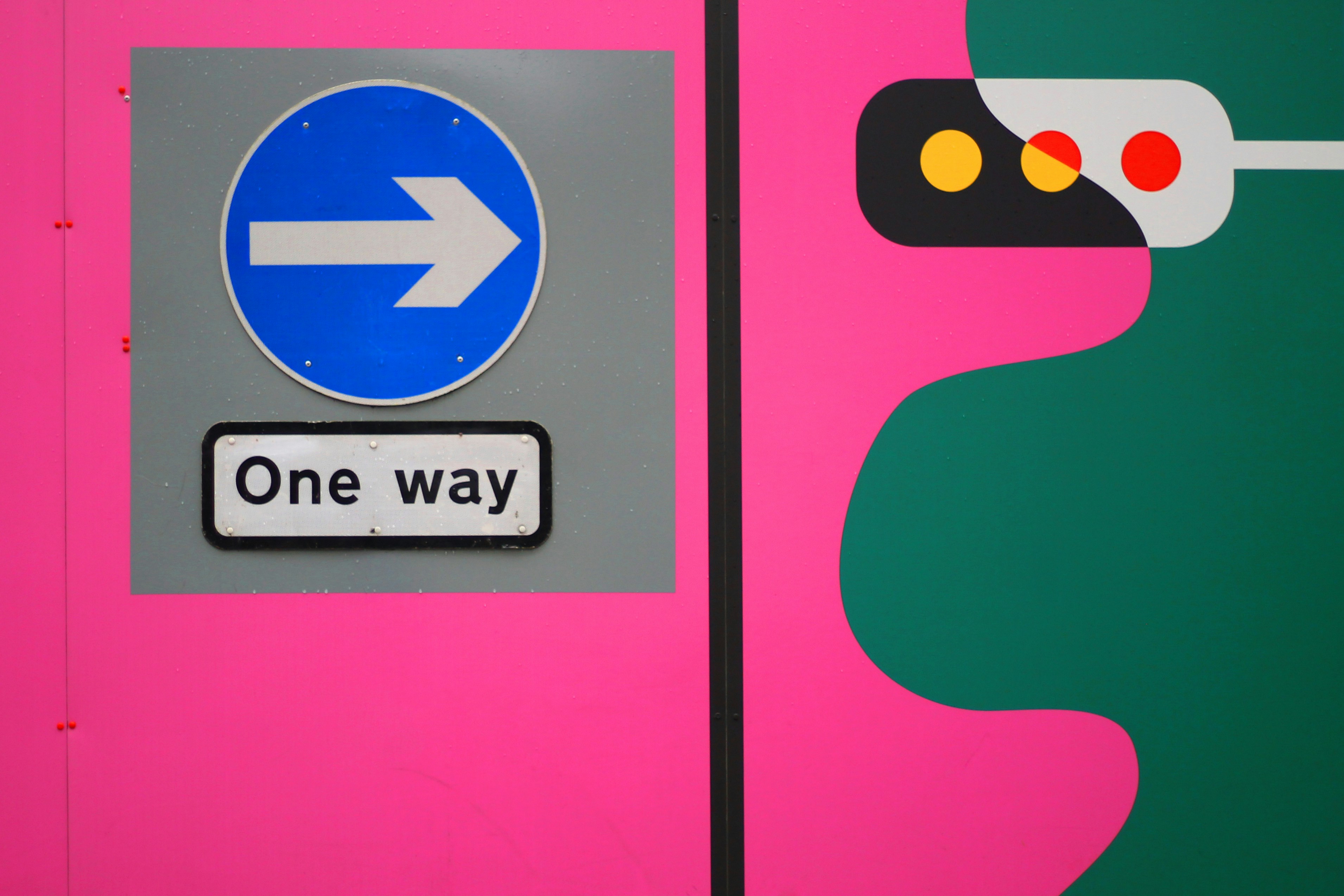 Software personalizado para empresa frente a listo para usar: decisión inteligente para el sector público