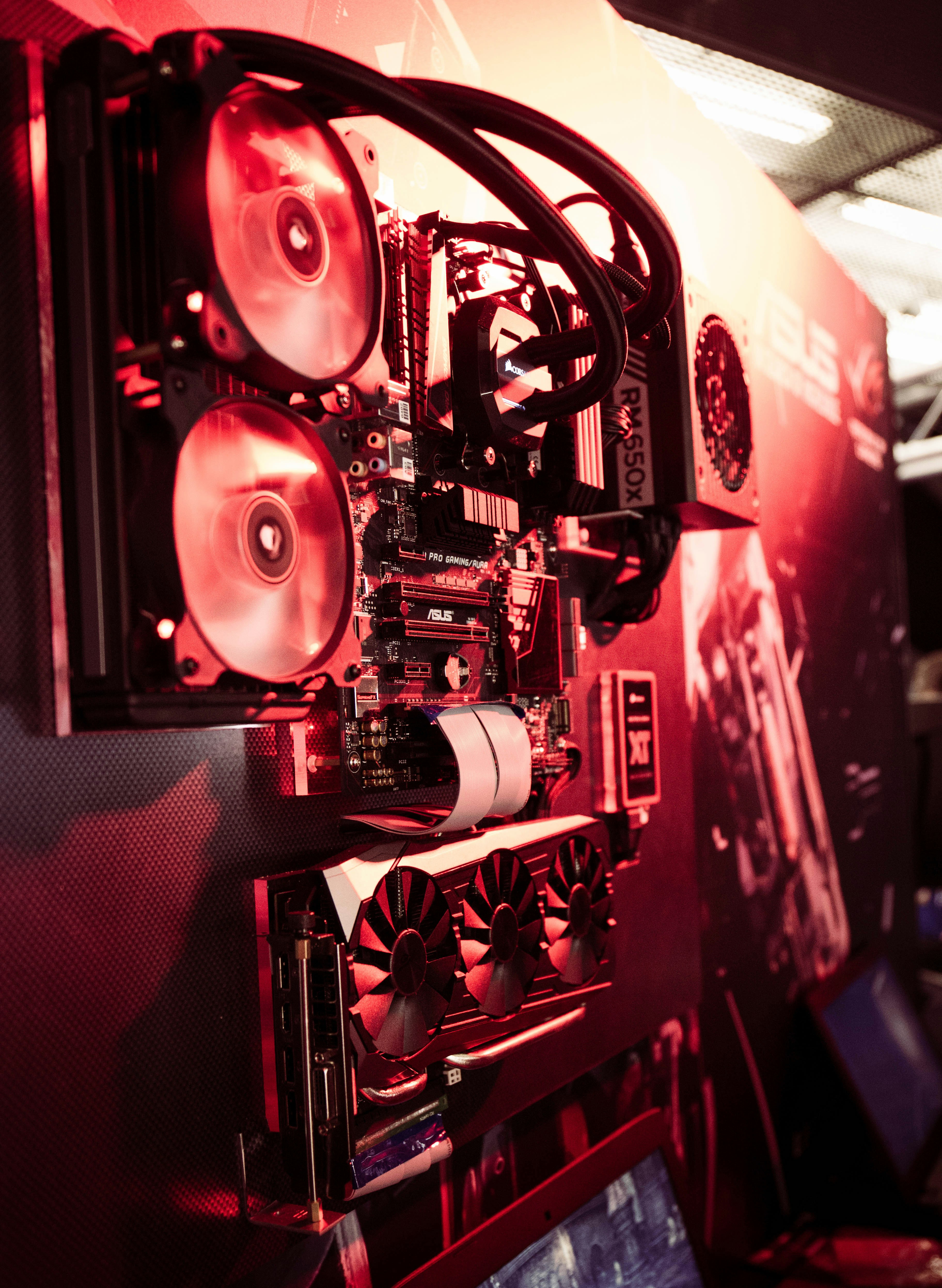 Solapamiento de cómputo-comunicación para ML multi-GPU