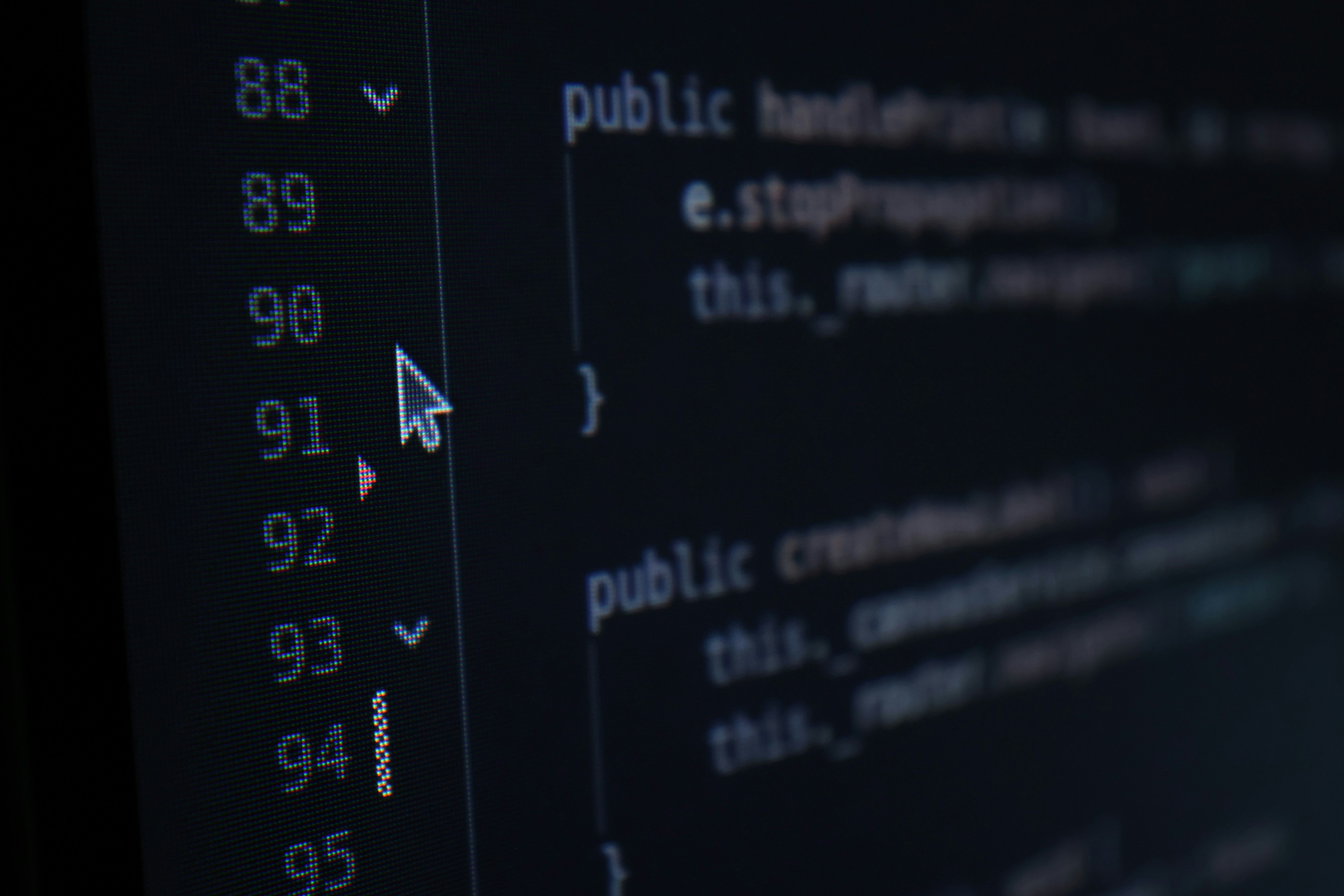 ¿Cómo puedo solicitar una consulta o propuesta para la empresa de desarrollo Cursor AI?