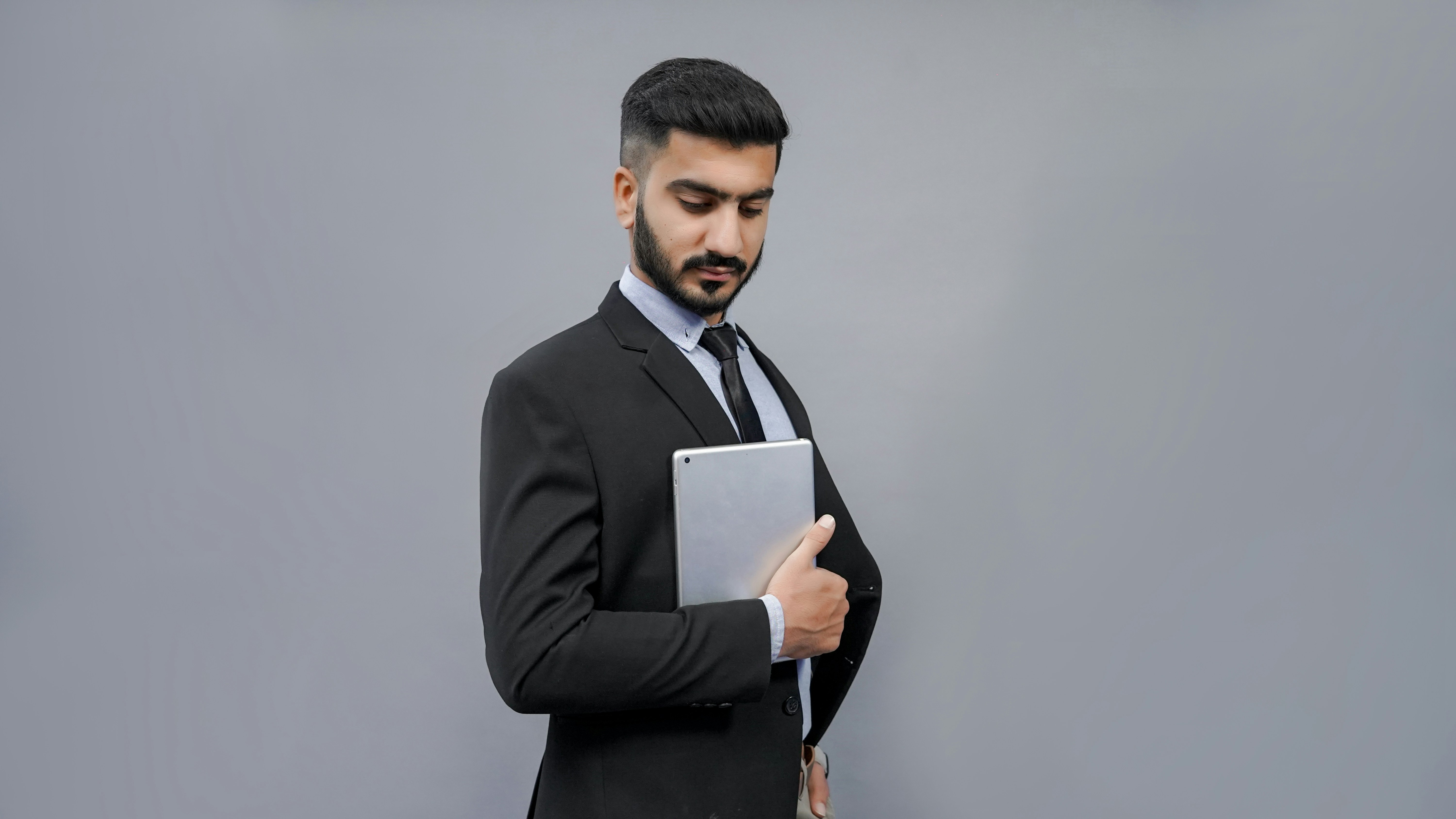 ¿Cómo puedo saber si mi empresa necesita servicios profesionales de software empresarial?