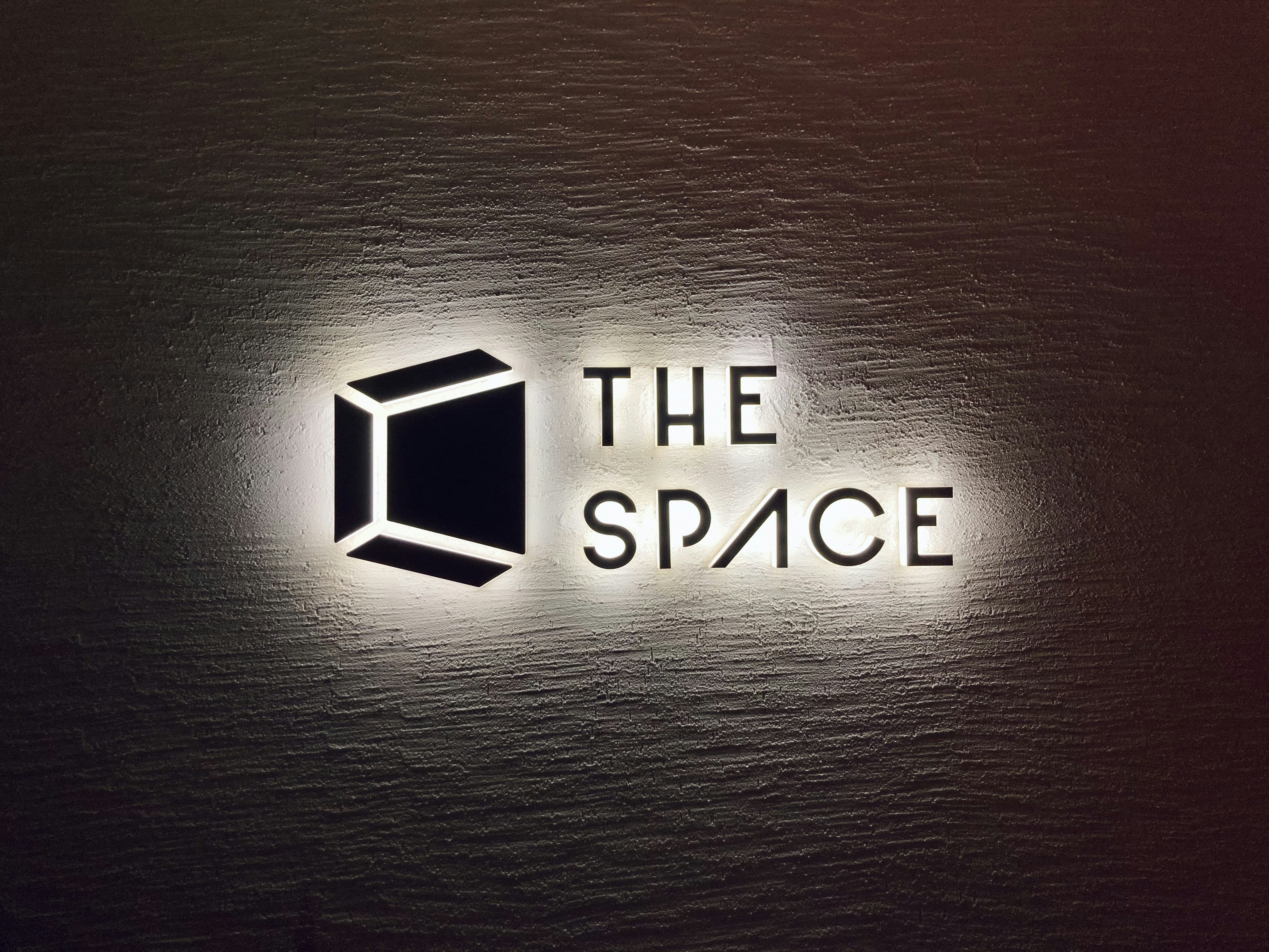 Intenté recrear el sitio web de Space Jam de 1996 con Claude y fracasé