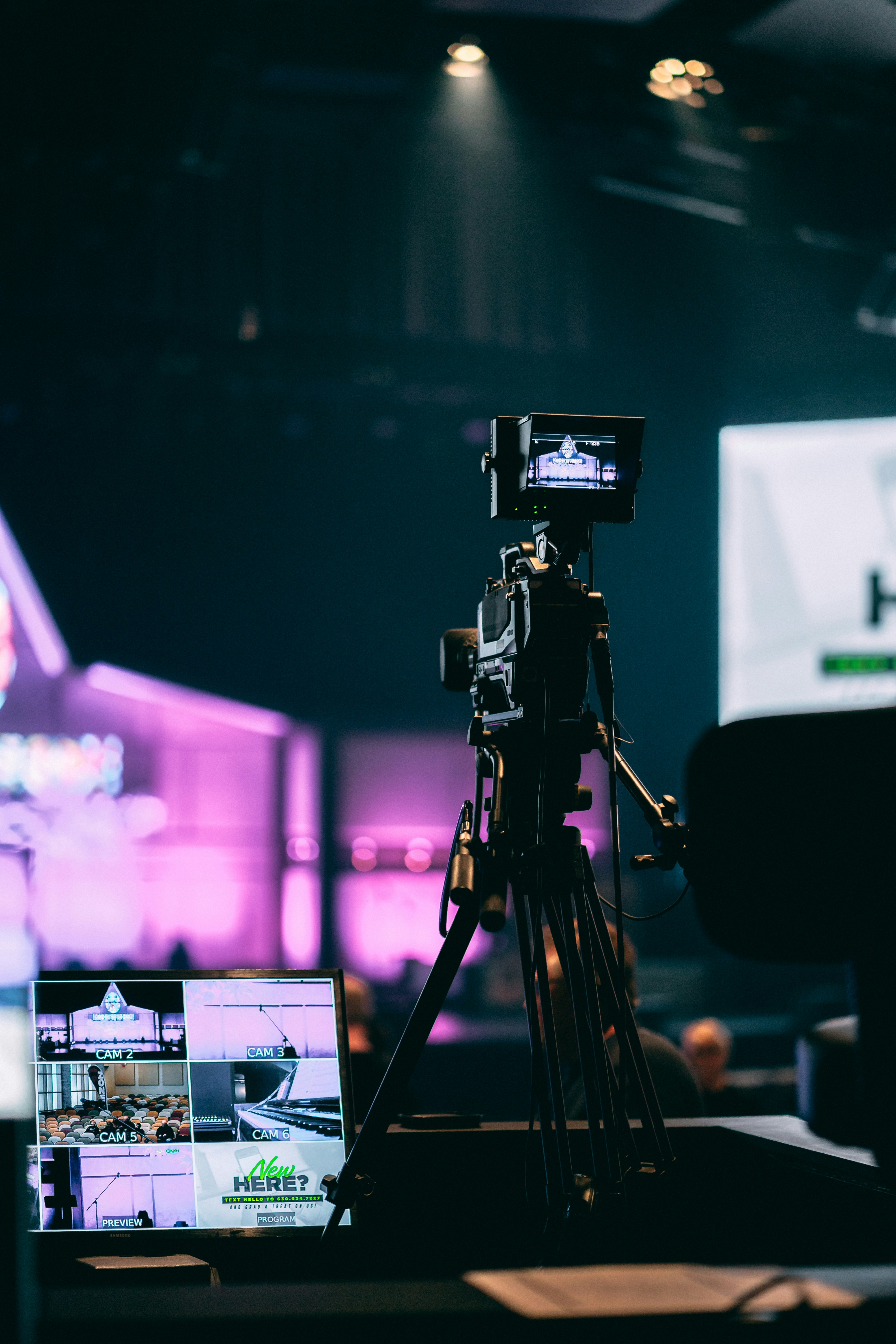 StreamingVLM: Comprensión en tiempo real para transmisiones de video infinitas