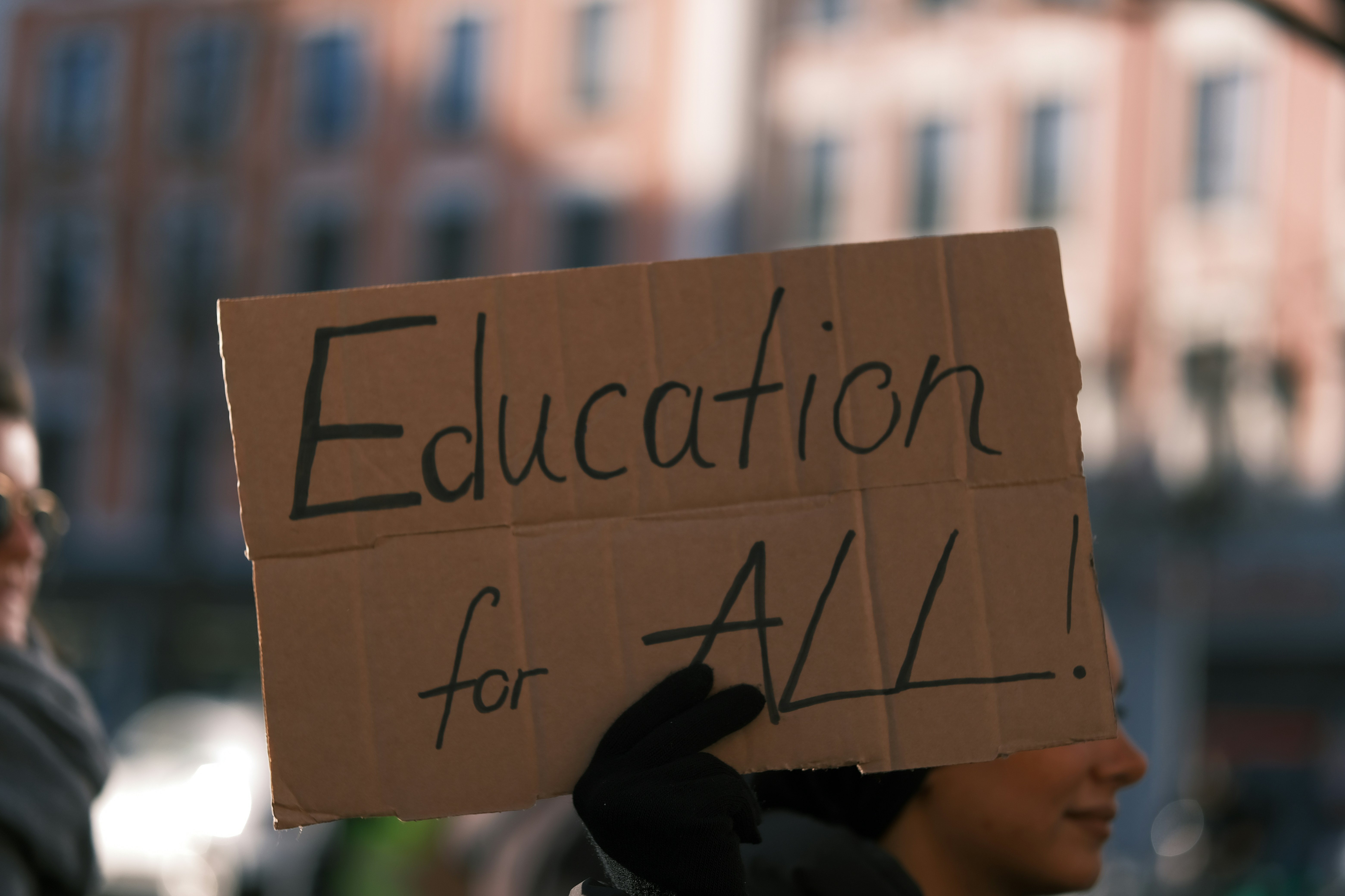 La educación supera el ingreso básico universal en la era de la automatización