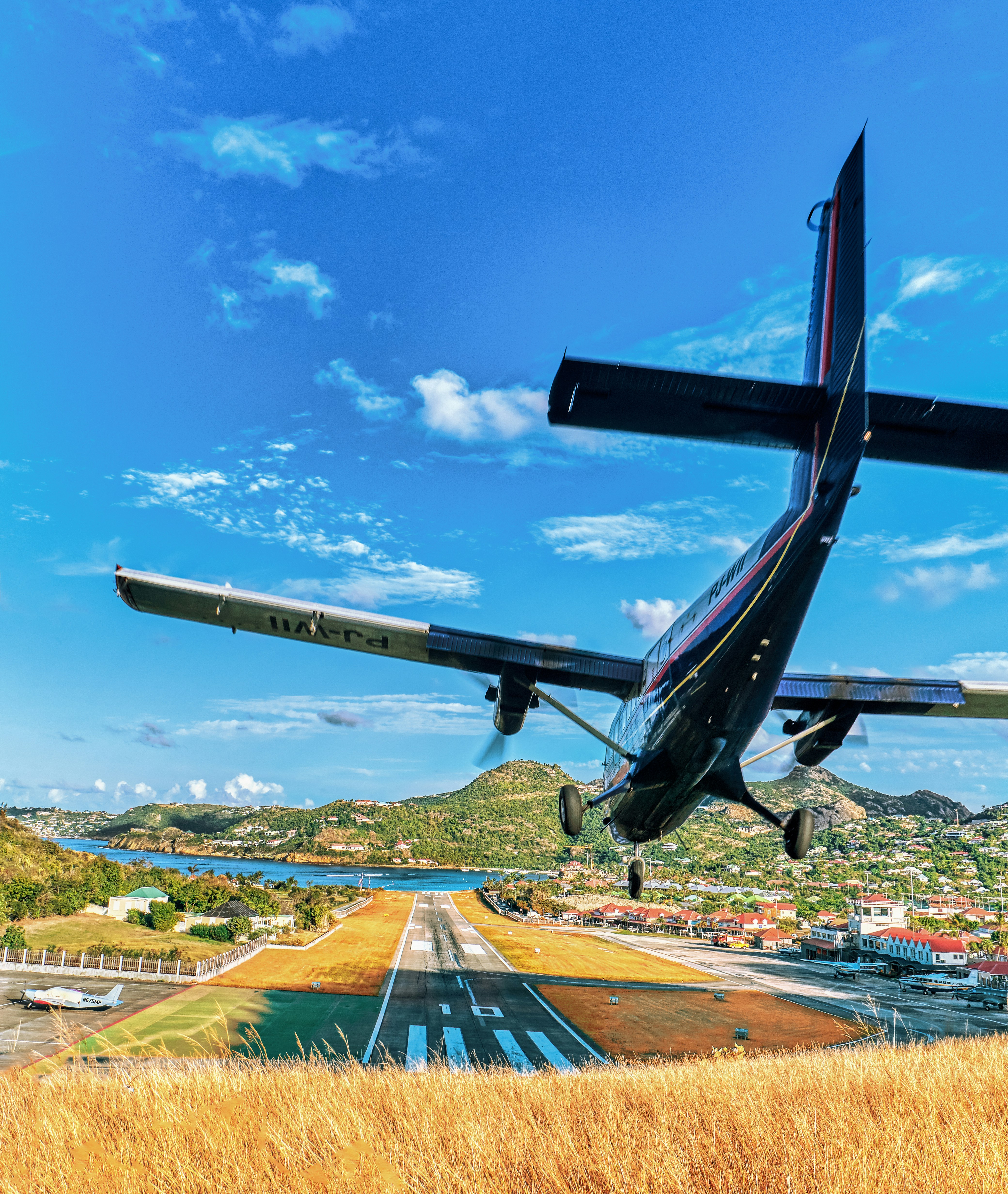Supervisión de UAV de ala fija con Q-learning residual y filtro HJB