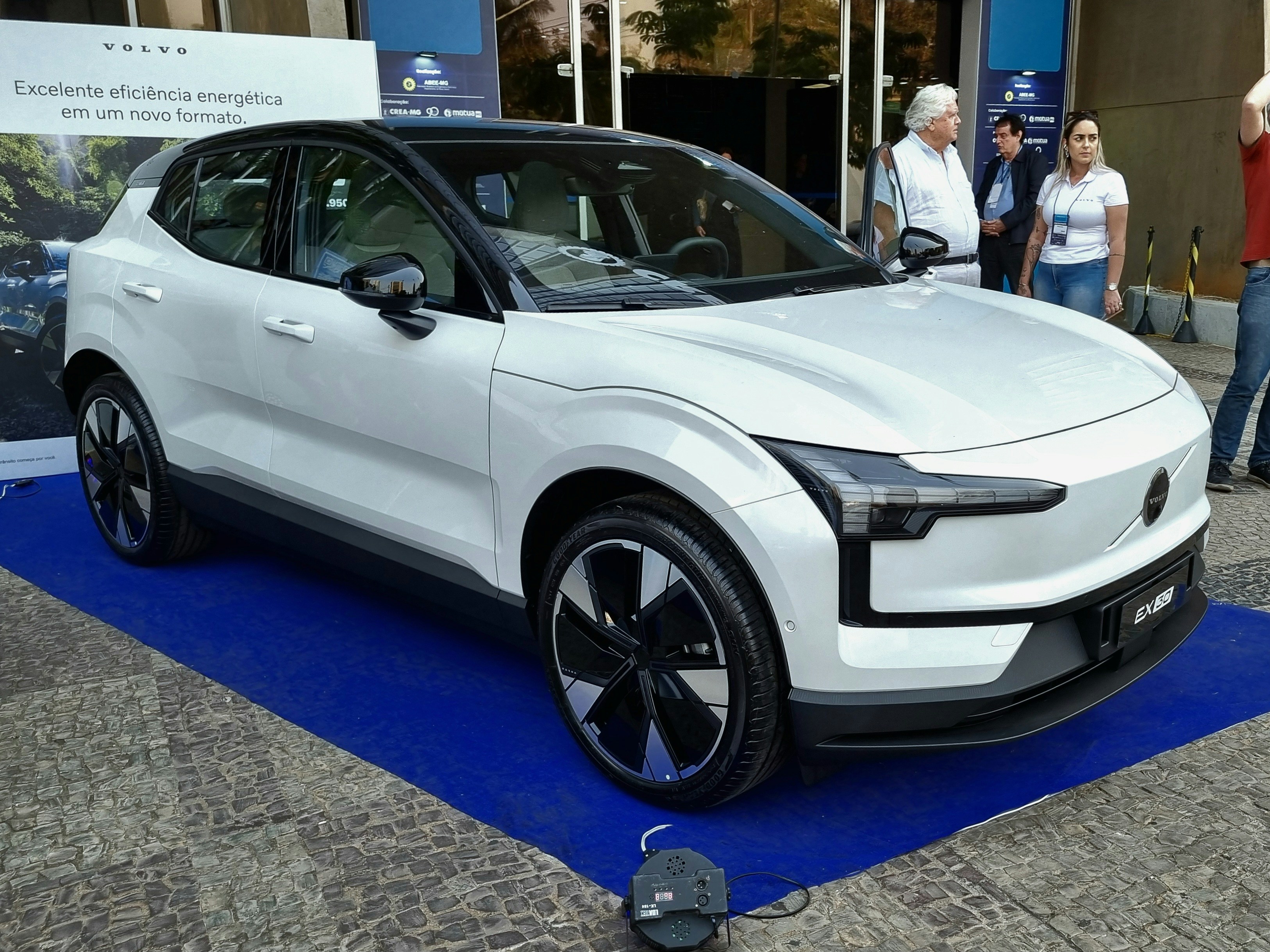 No esperaba que un SUV eléctrico tan espacioso se sintiera tan lujoso