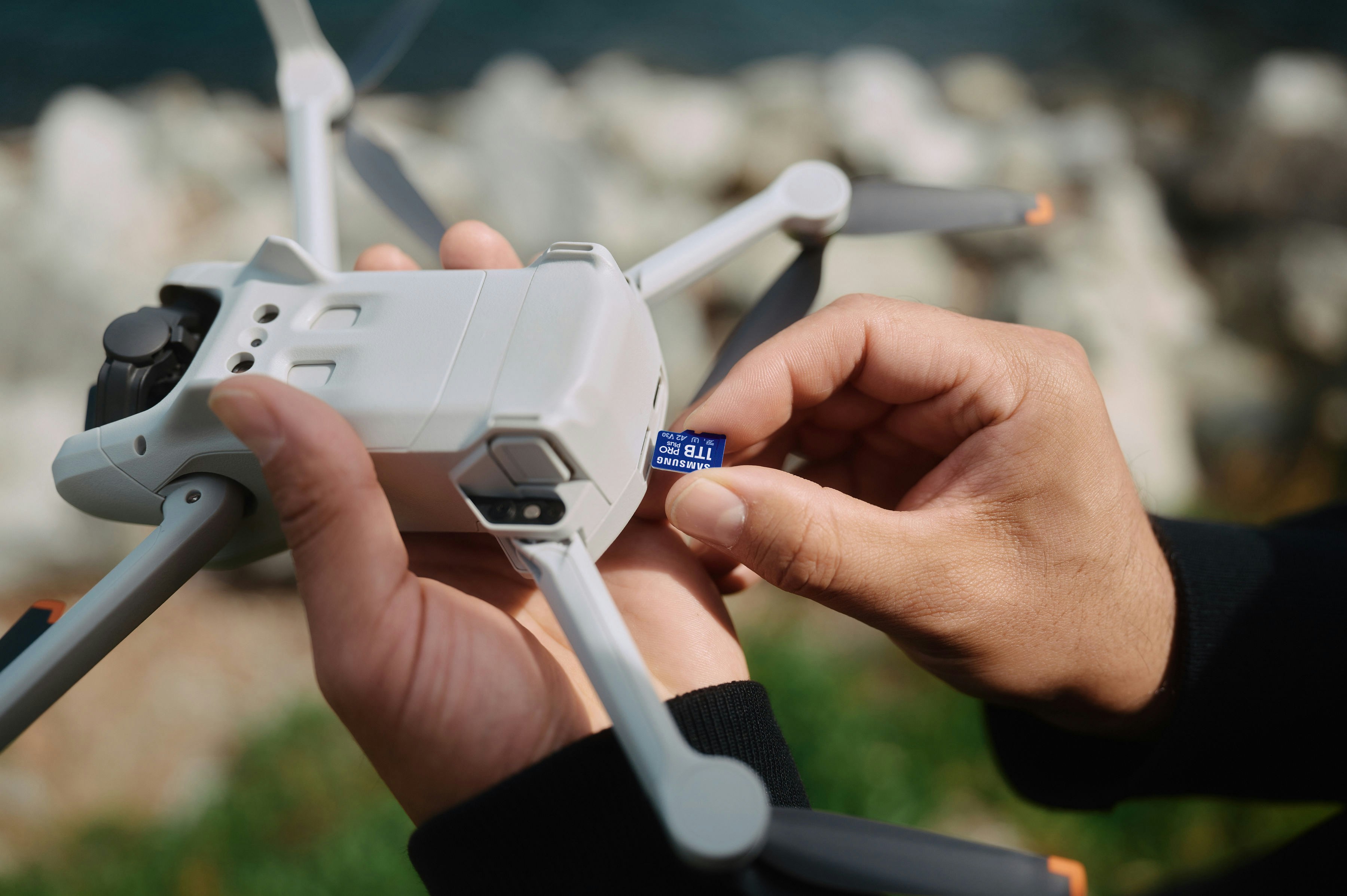 Rejillas de sensores de auto-reparación: Carga de drones con inteligencia artificial para la infraestructura 'invisible'