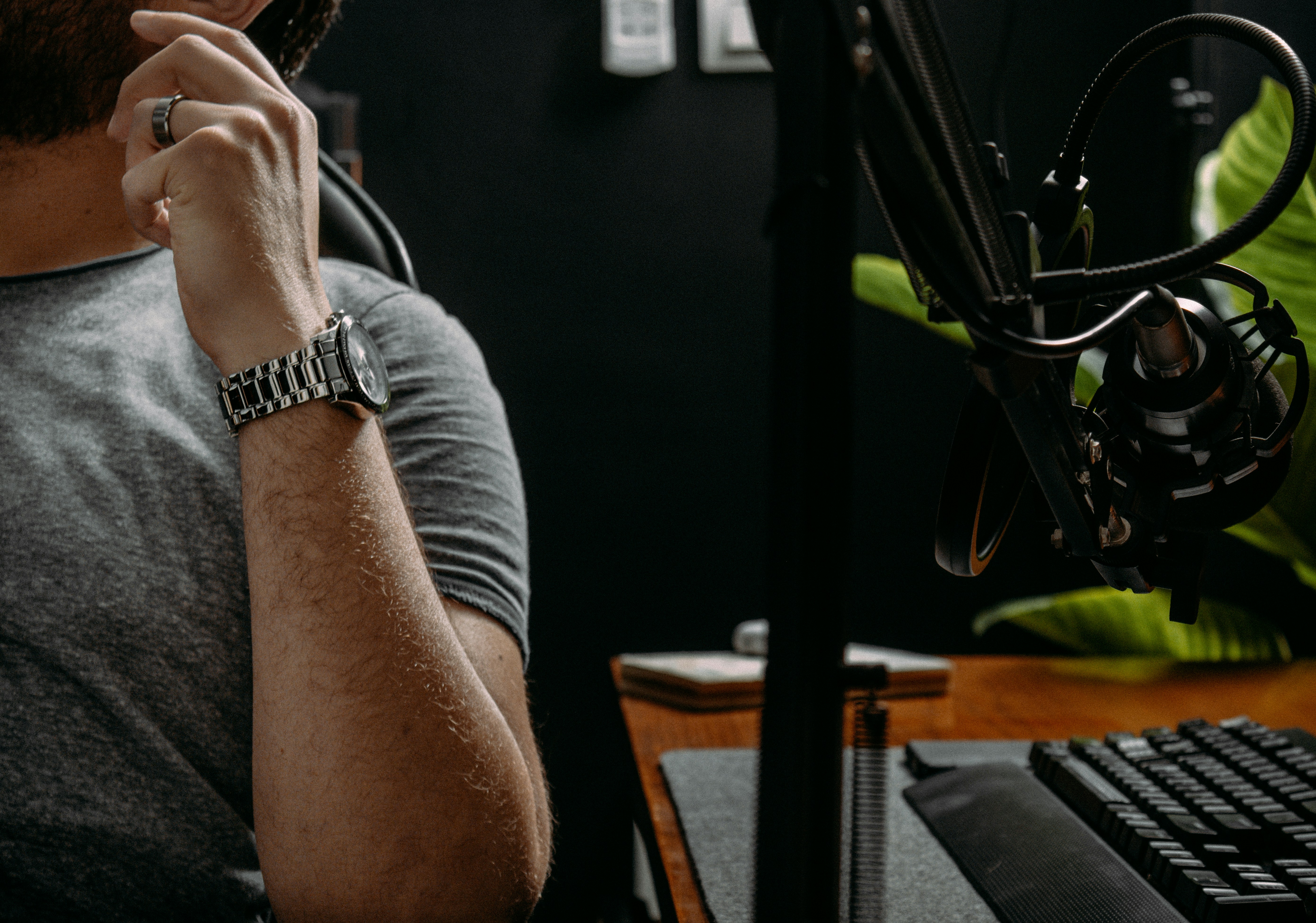 El mejor generador de marcas de tiempo para podcasts en 2026: cómo TimestampAI.app reduce el tiempo de las notas del programa de una hora a 60 segundos