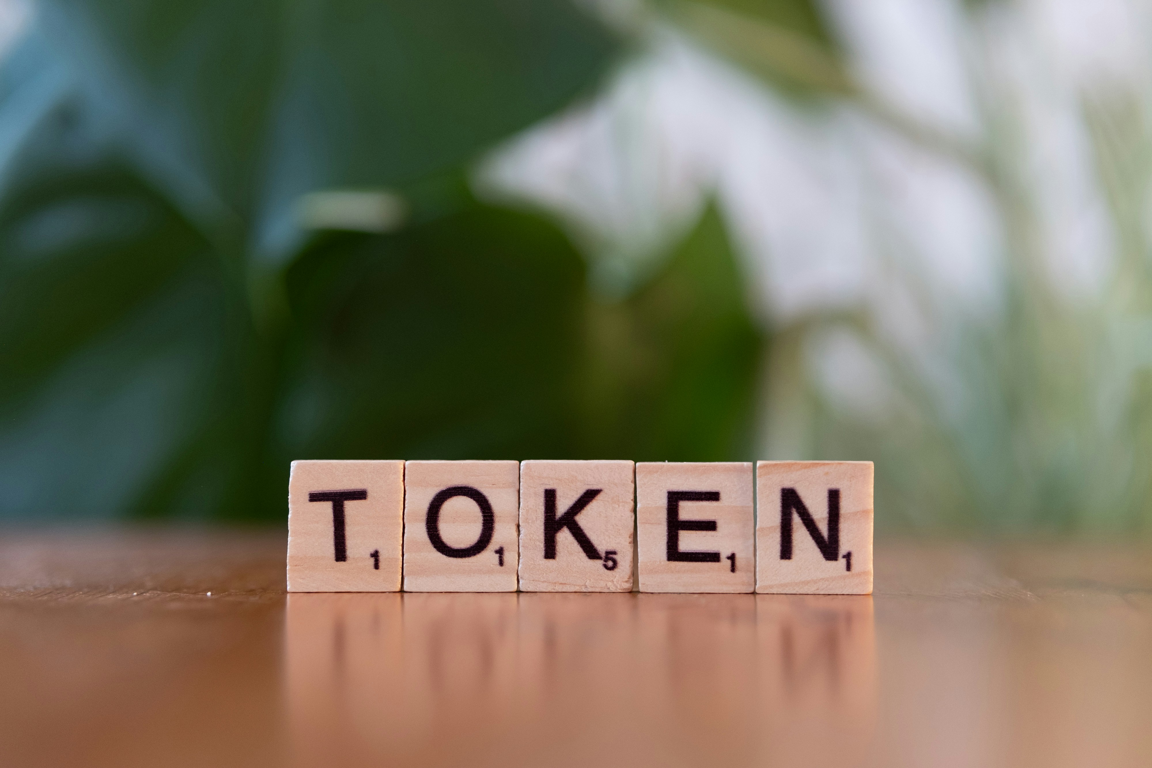 TokenRatio: Optimización de preferencias a nivel de token basada en principios mediante coincidencia de ratios
