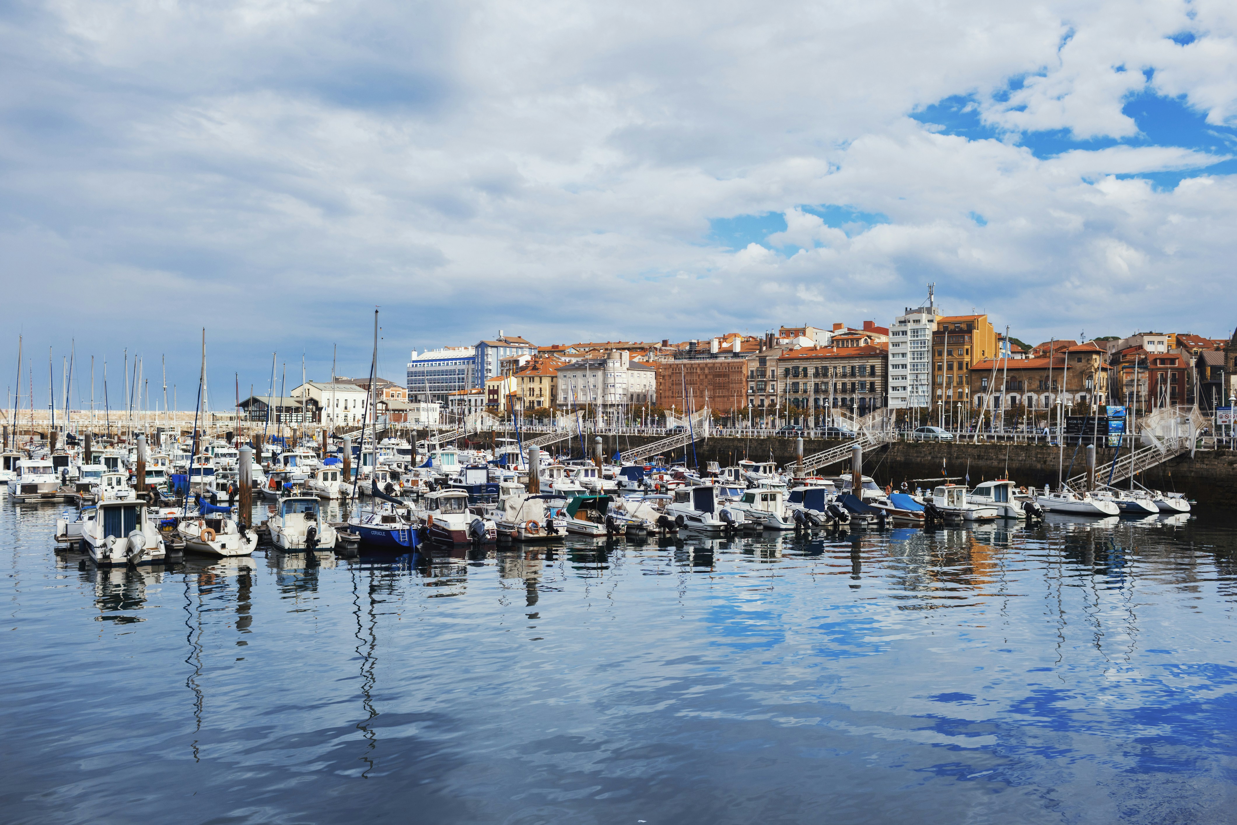 Top 5 empresas para trabajadores agentes a bordo en Gijón