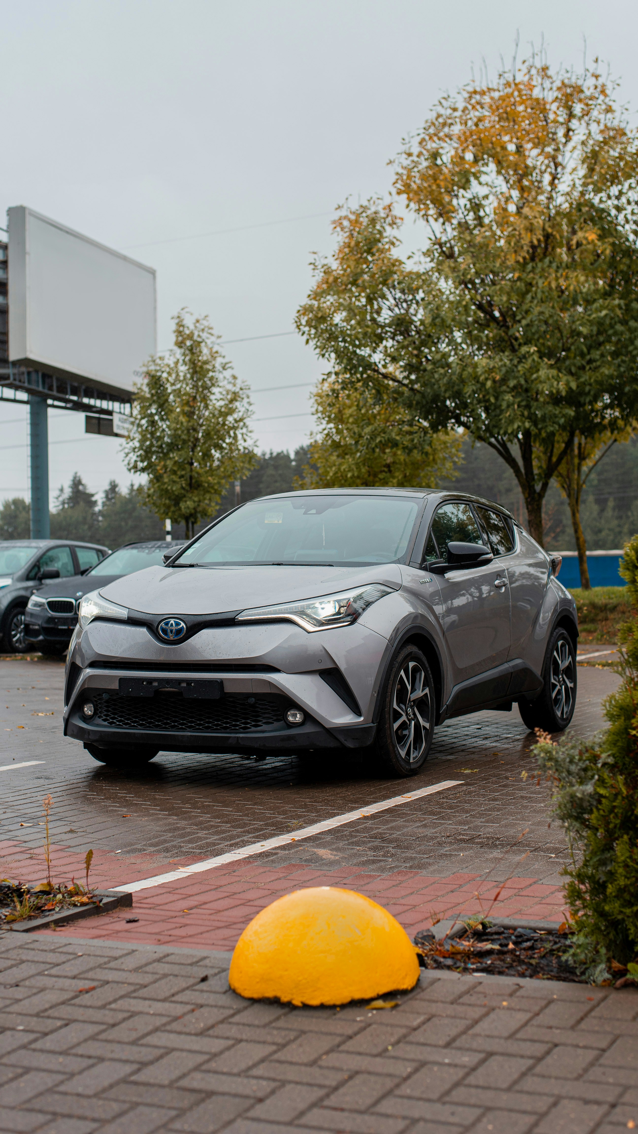 Toyota busca popularizar los SUV eléctricos con el asequible CH-R