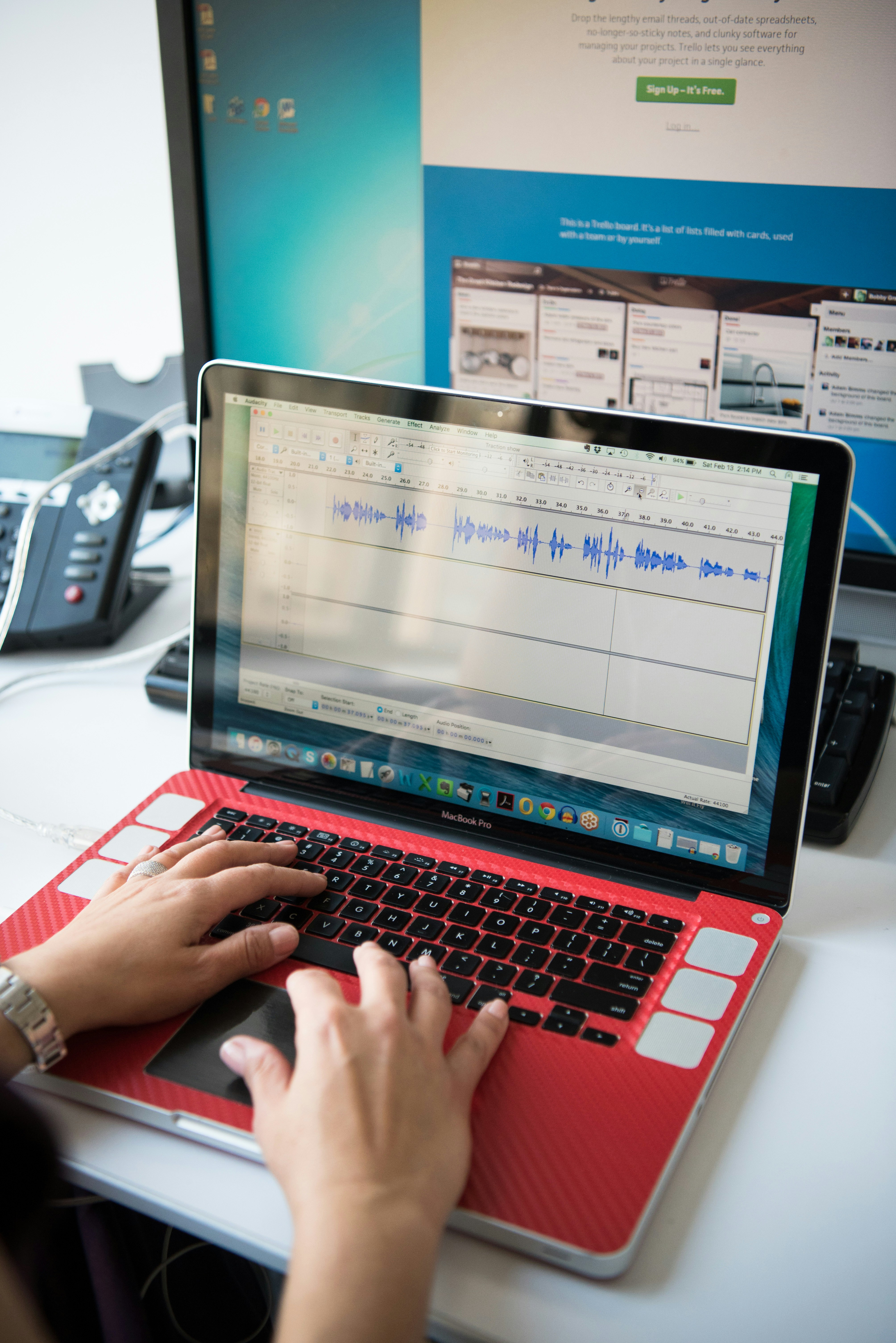 Dominando la tecnología moderna: Cómo trabajar con una empresa de software a medida