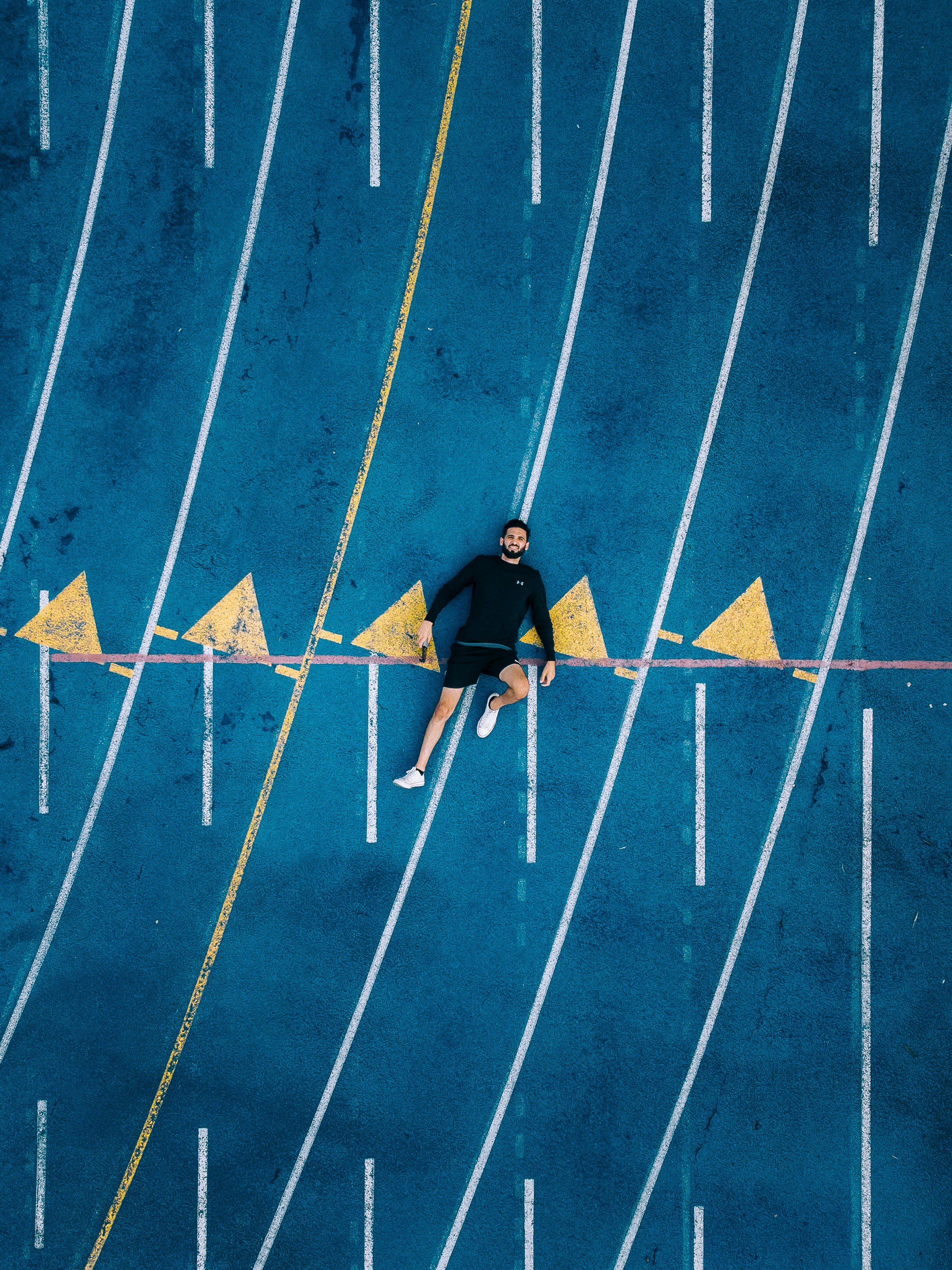 Trajectory lanza un stack de entrenamiento Multi-LoRA concurrente para aprendizaje continuo, reportando una ganancia de 2.81× en el rendimiento de experimentos.
