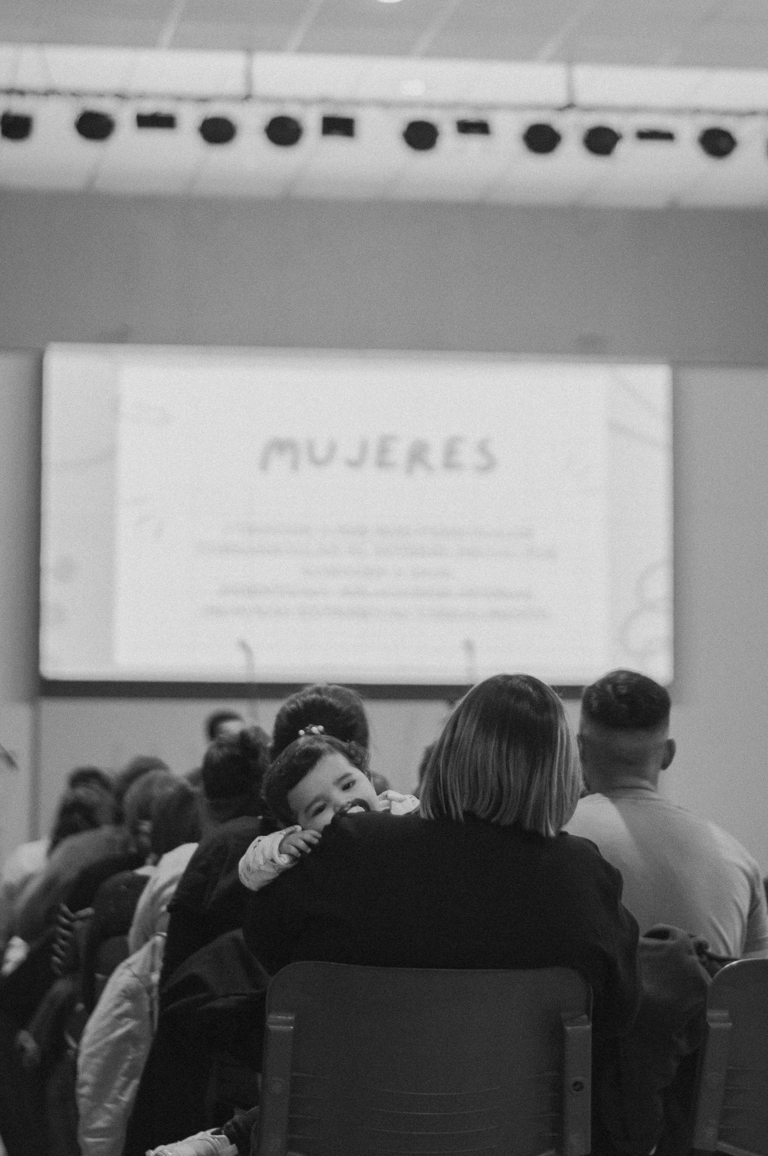 MRGEN: Un marco conceptual para herramientas de autoría de realidad mixta potenciadas por LLM para educación