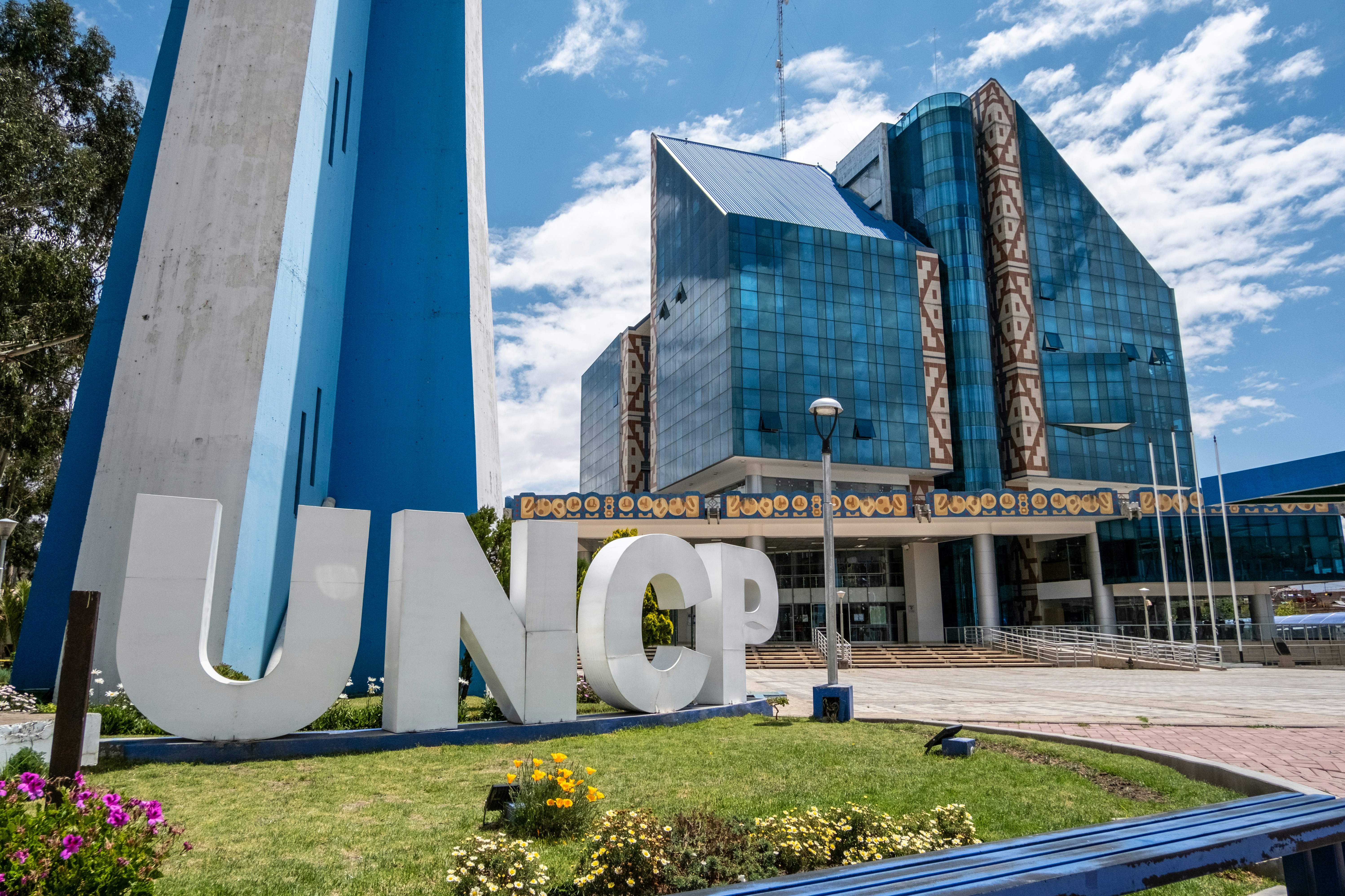 ¿Unificar aplicaciones empresariales en un sistema alojado localmente o en la nube?