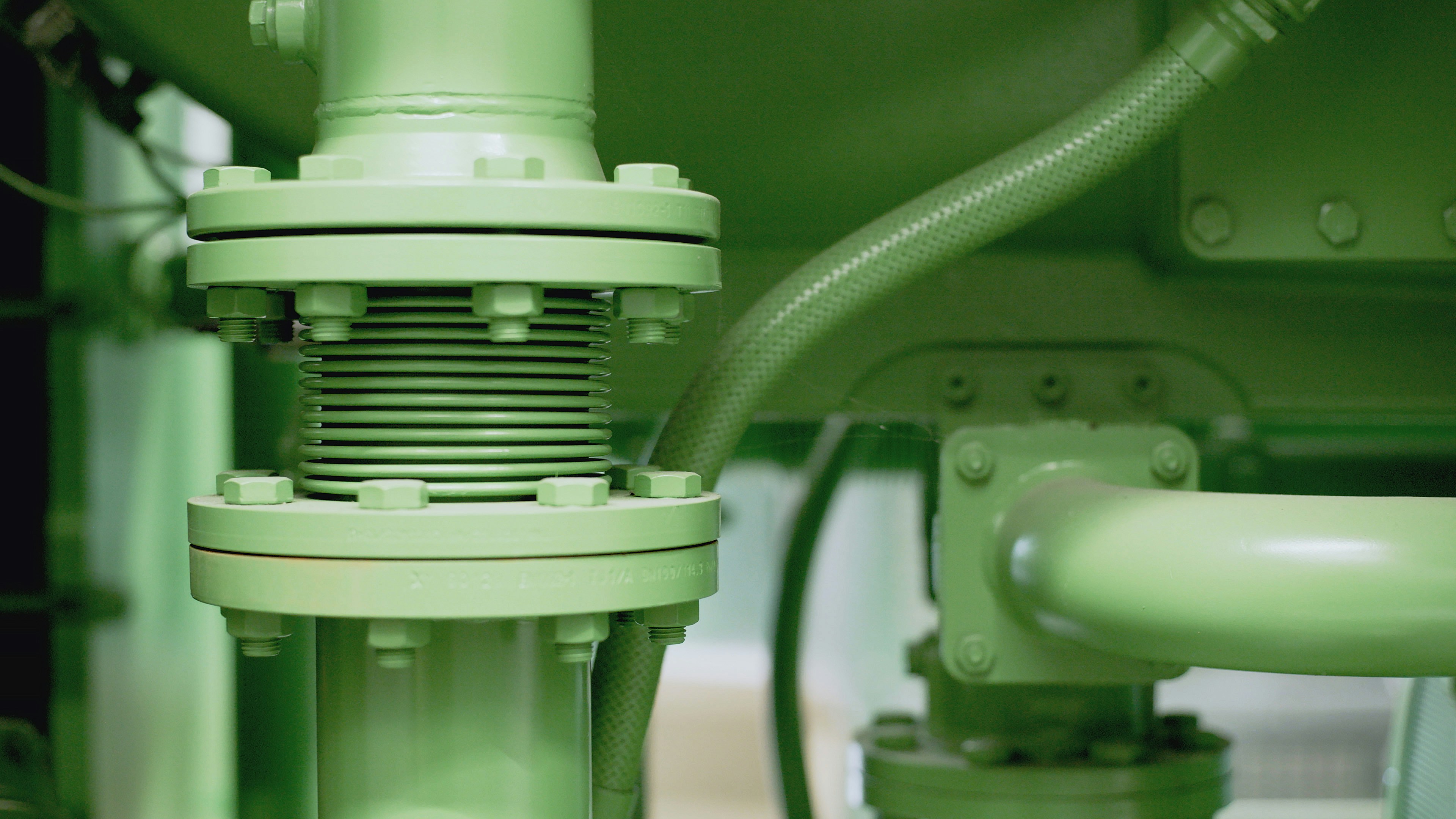 Validación y gobernanza multiagente para adaptación de modelos termohidráulicos