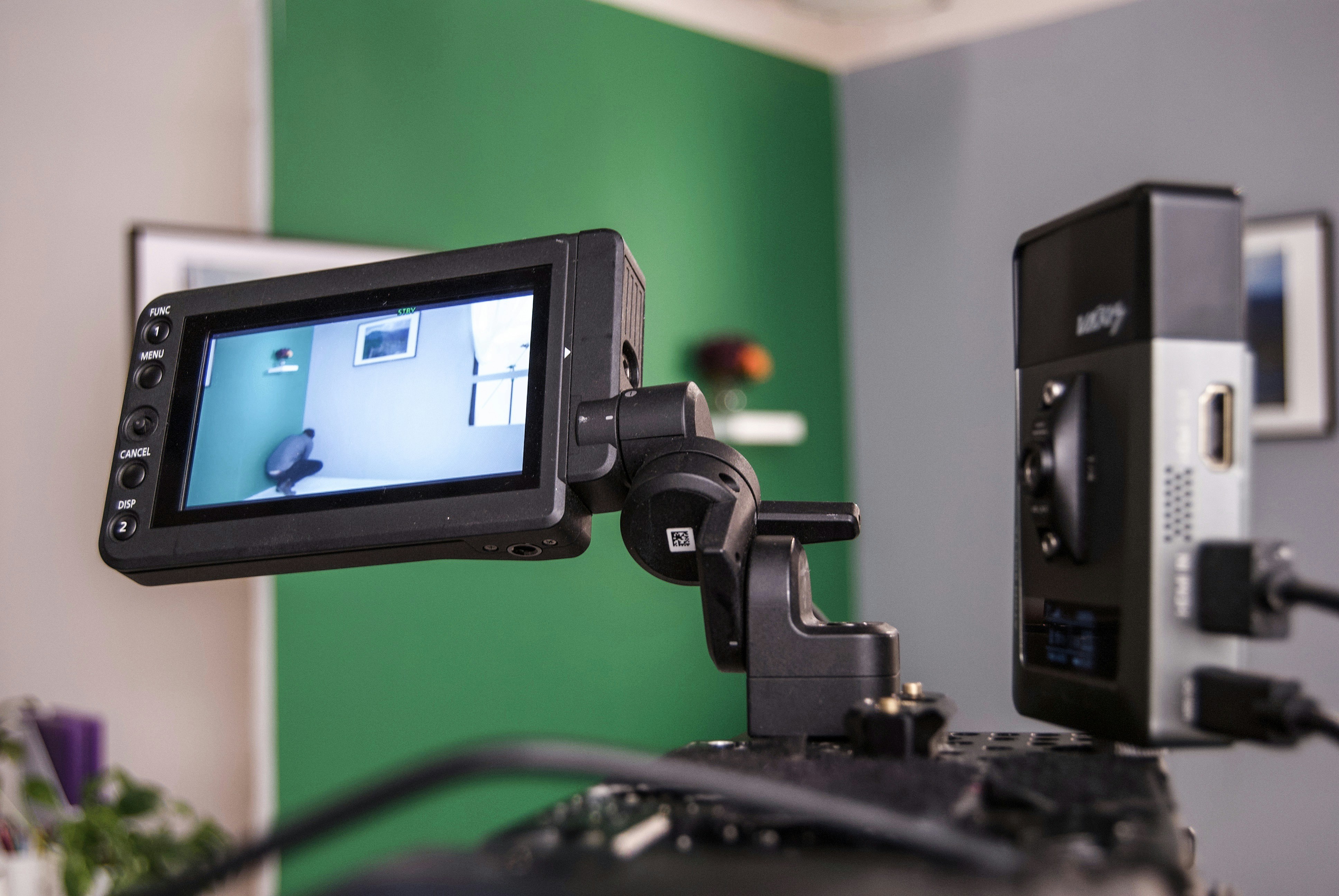 ¿Qué ventajas ofrece la implementación de la creación de videos de entrenamiento de IA a un negocio?