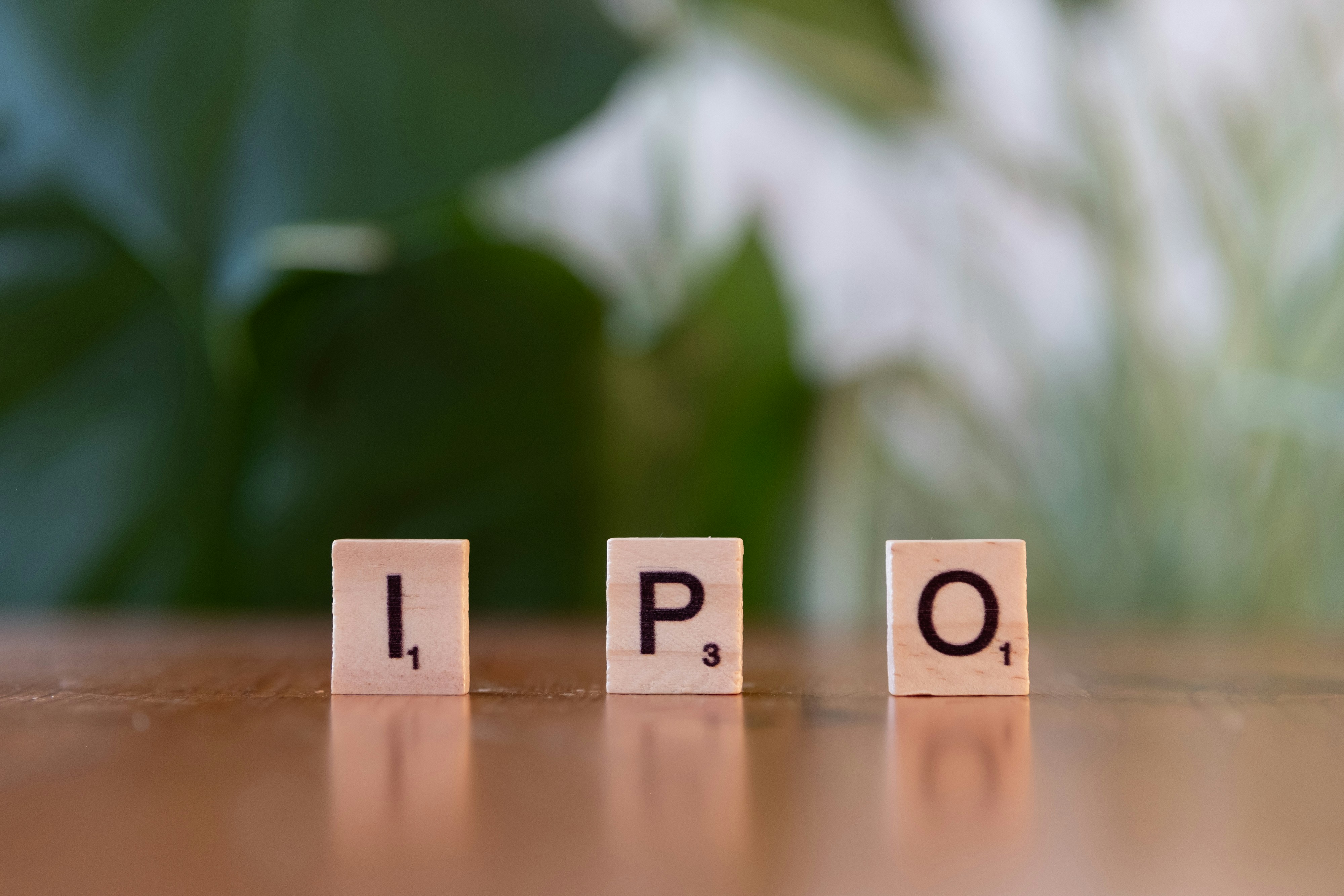 VESPO: Optimización de Política Suave Variacional a Nivel de Secuencia para el Entrenamiento Estable de LLM Fuera de Política