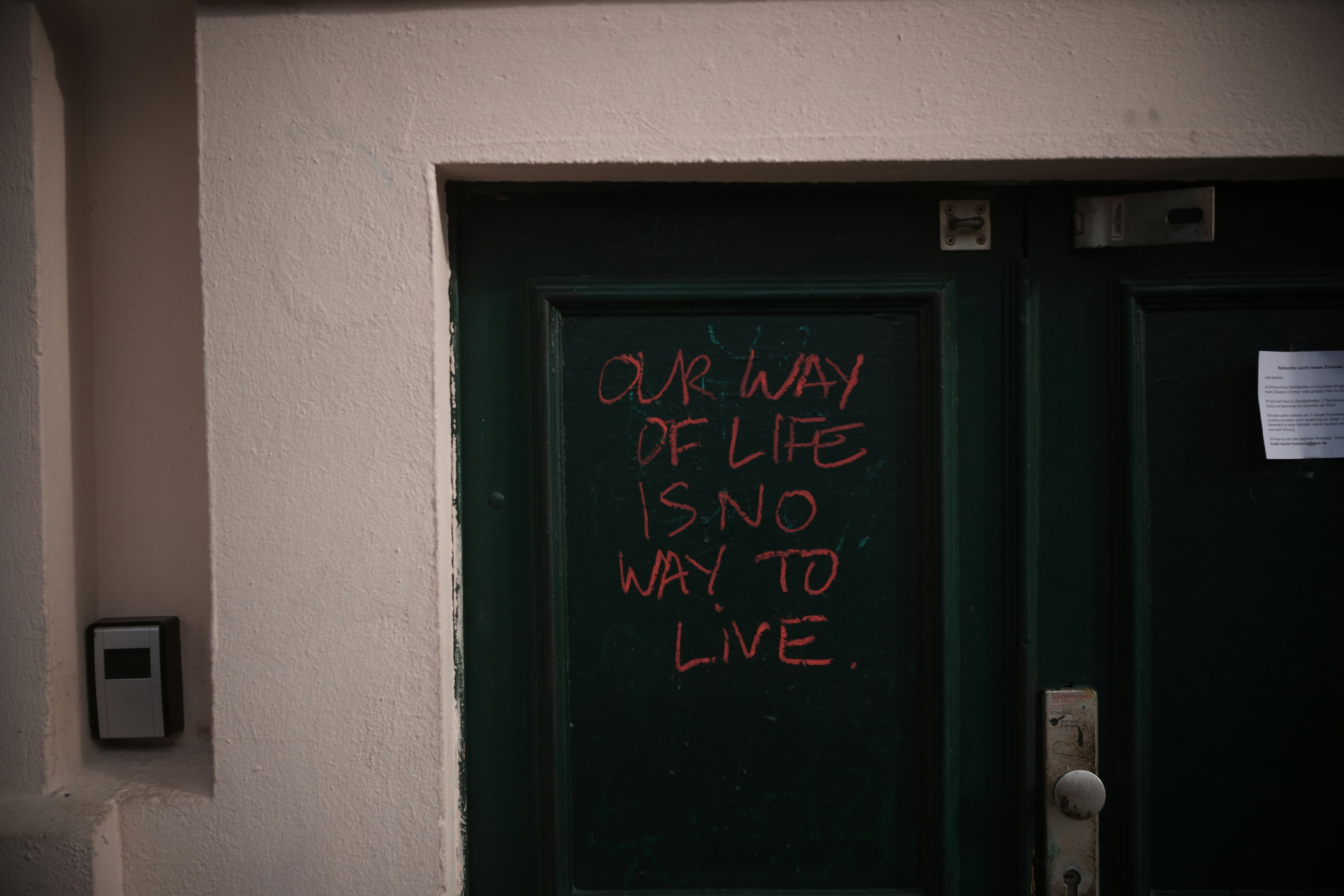 <trad> Nos vivimos en un mundo centrado en la IA
  (We Live in an AI-First World)
<trad>