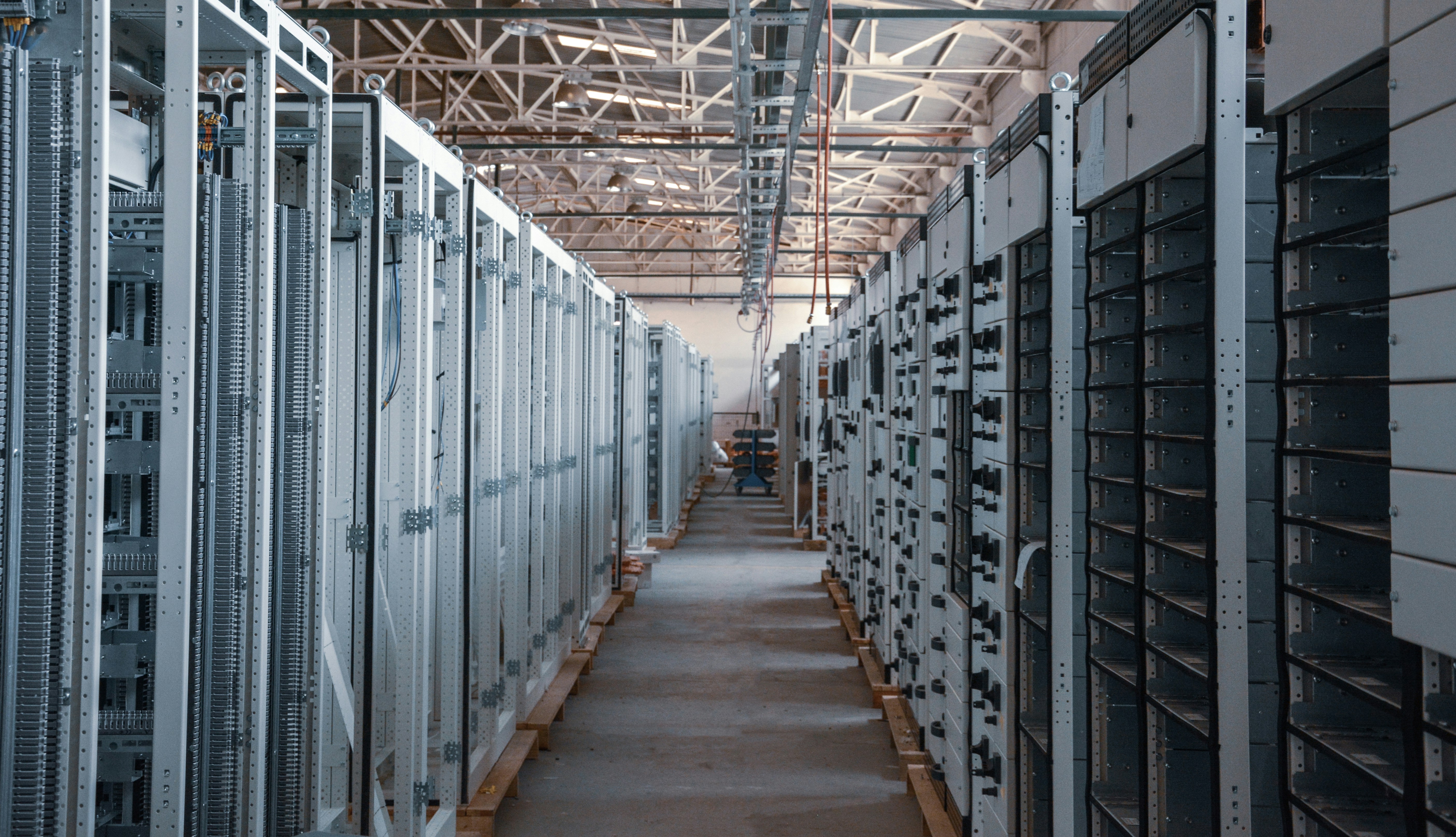 Vulnerabilidades críticas en HVAC y UPS podrían permitir ataques a centros de datos