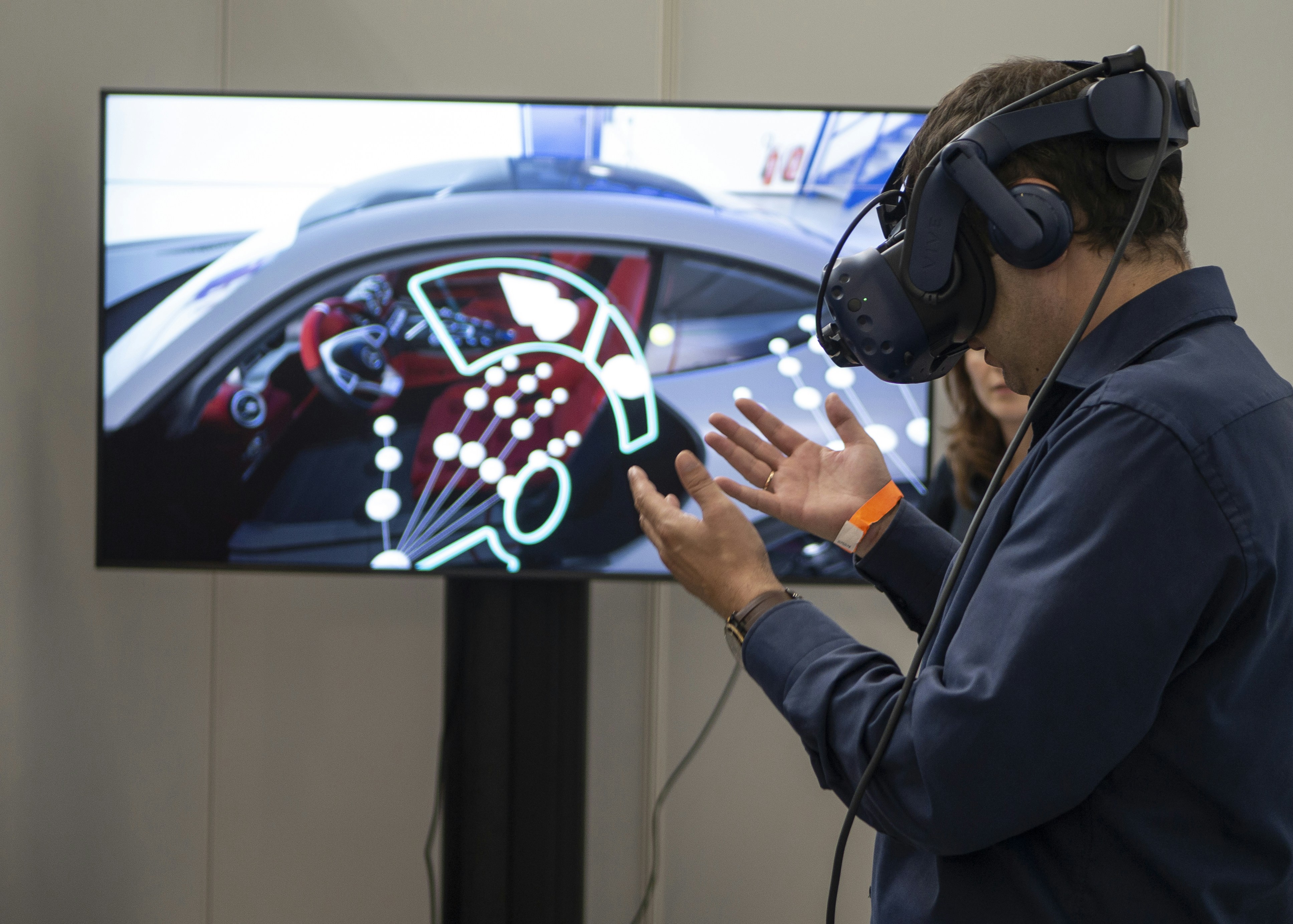 Waymo crea un conductor virtual humano para evitar choques en robotaxis