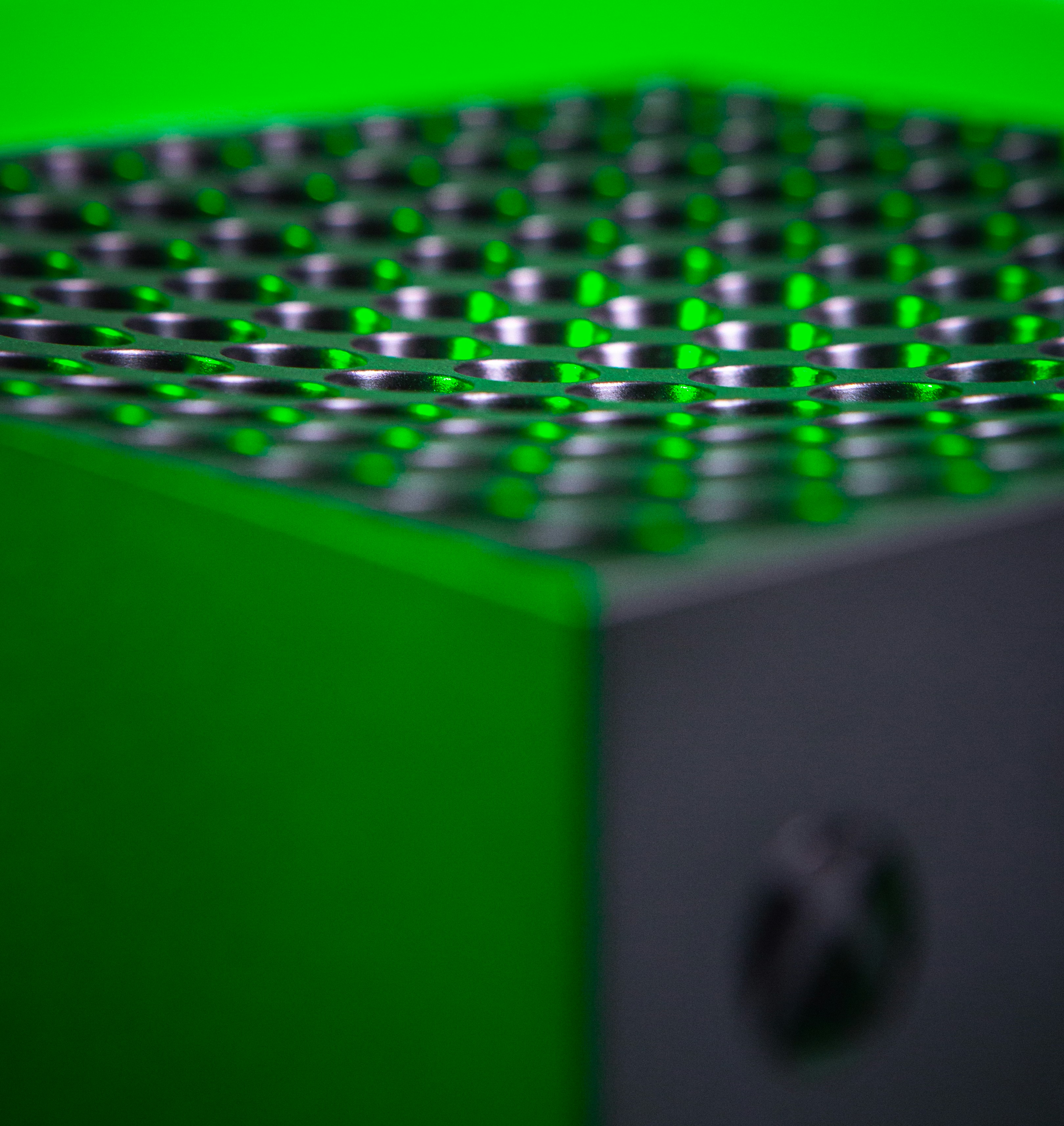 Microsoft lanza consola Xbox 25 aniversario en verde translúcido