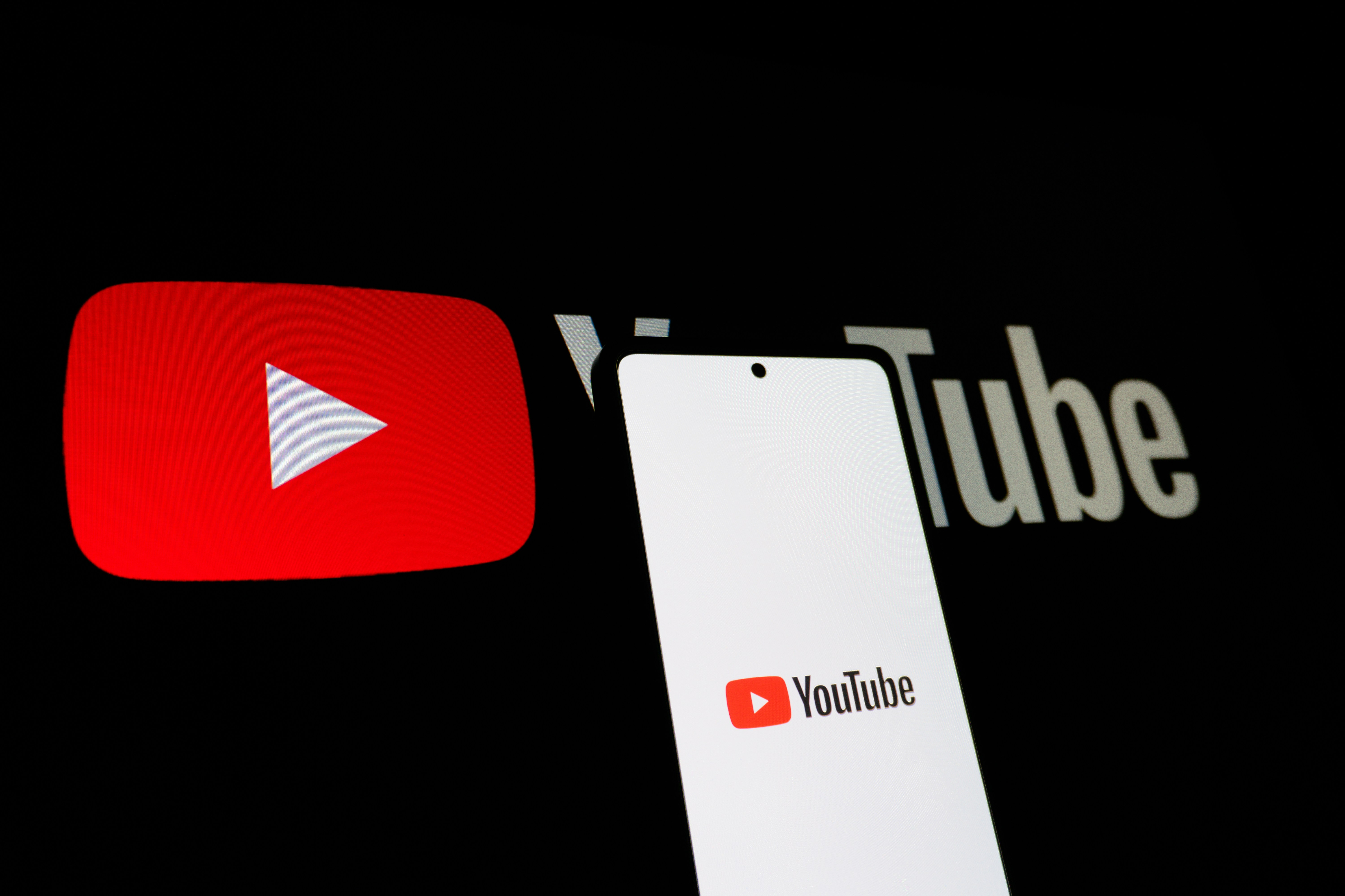 YouTube cerrará la sesión de sus usuarios menores de 16 años la próxima semana
